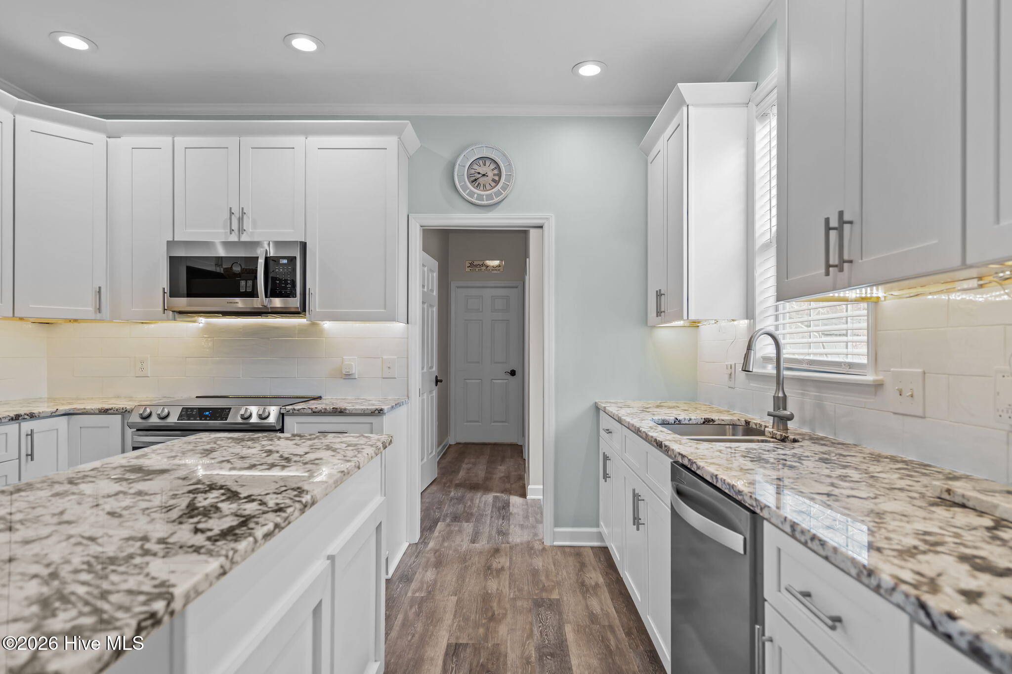 100548092 | Photo 19