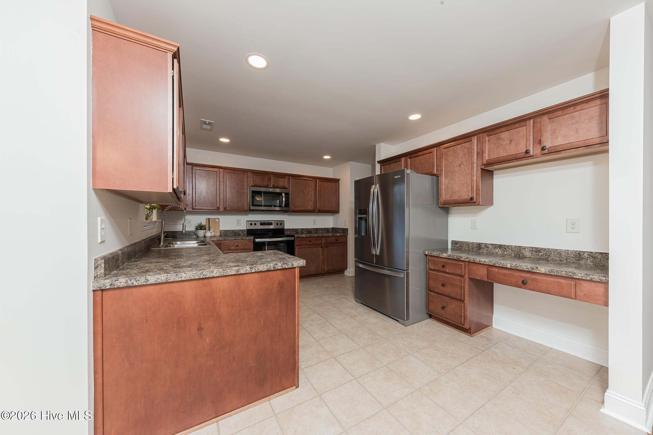 100566489 | Photo 22