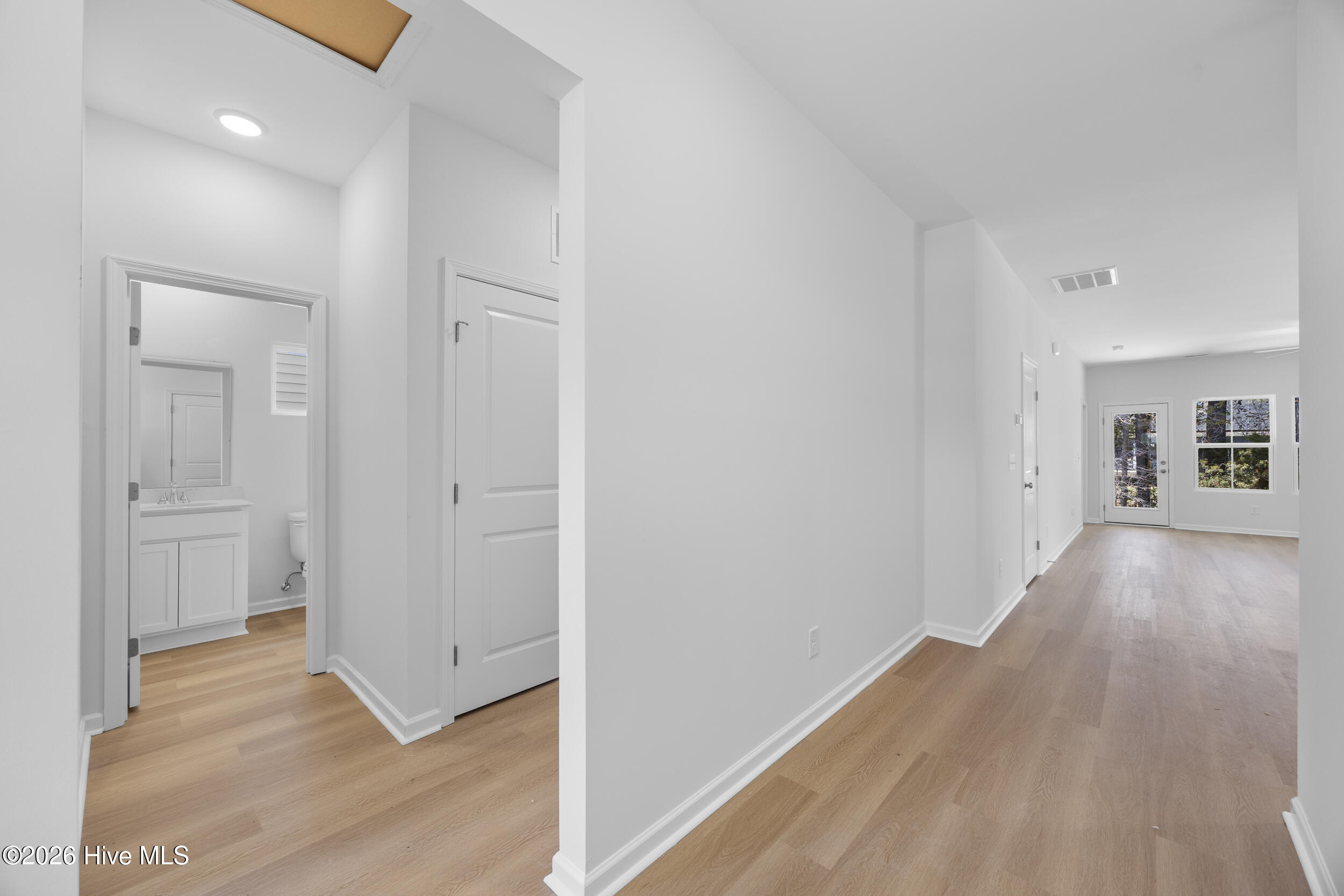 100549862 | Photo 16