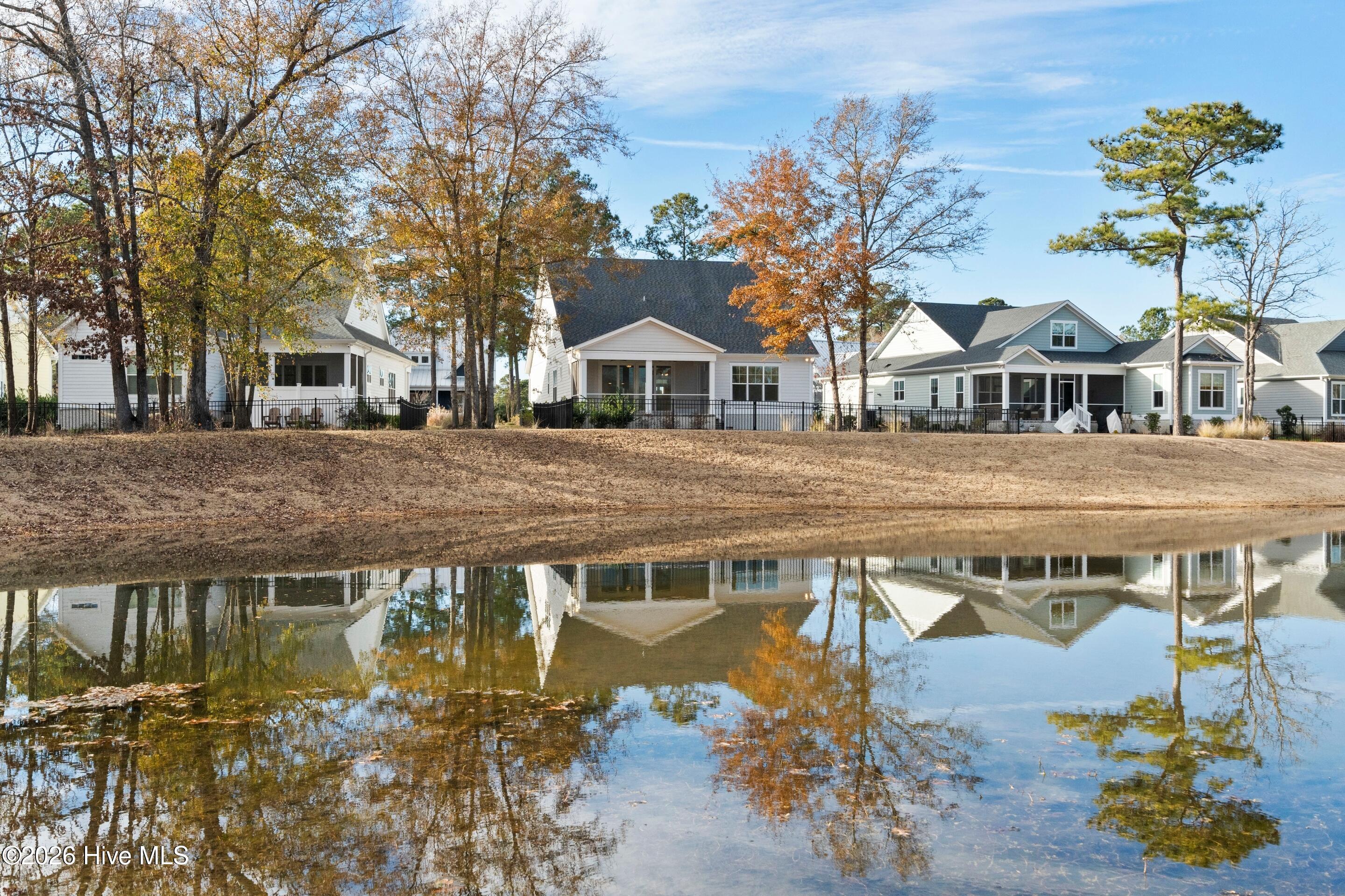 100549820 | Photo 33