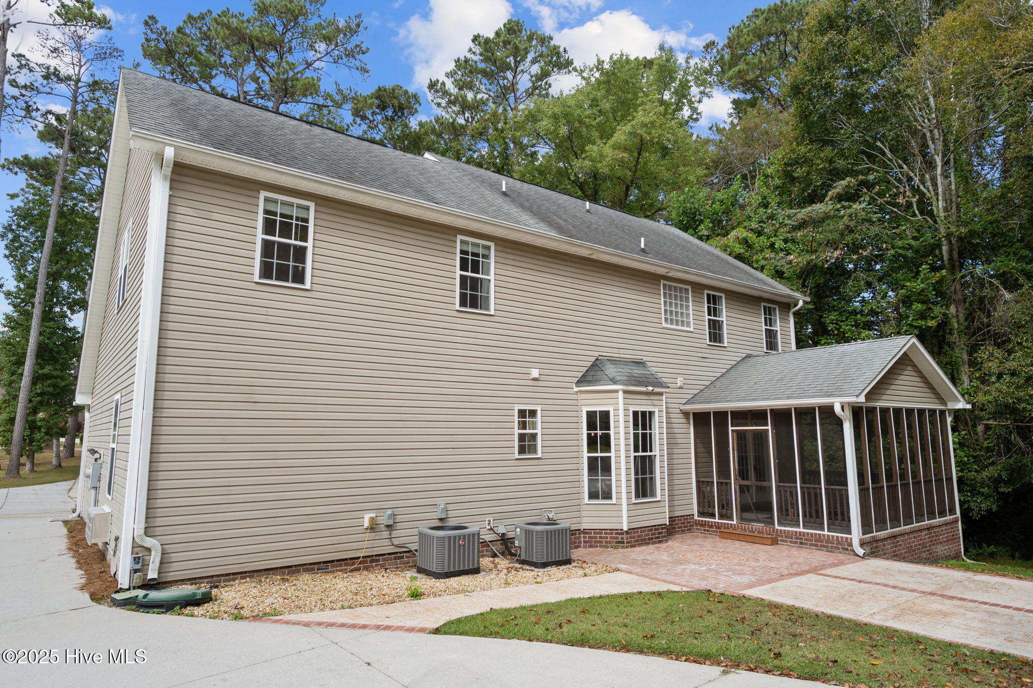 403 Country Club Drive, Jacksonville, NC 28546 – photo 8: 8-web-or-mls-06