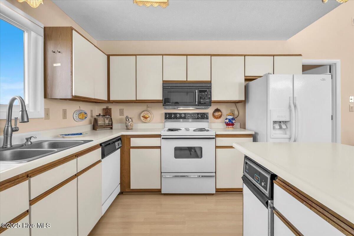 100527550 | Photo 15