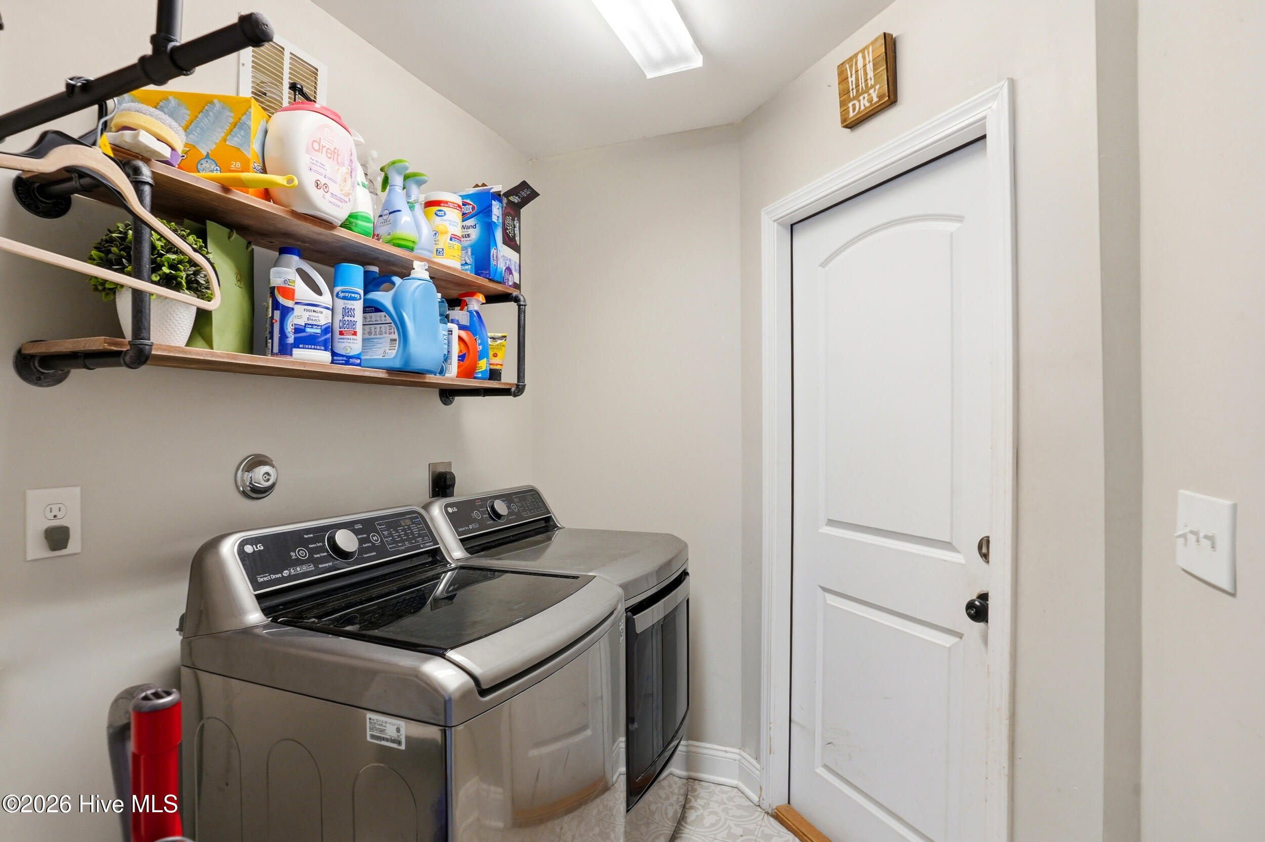 100567490 | Photo 22