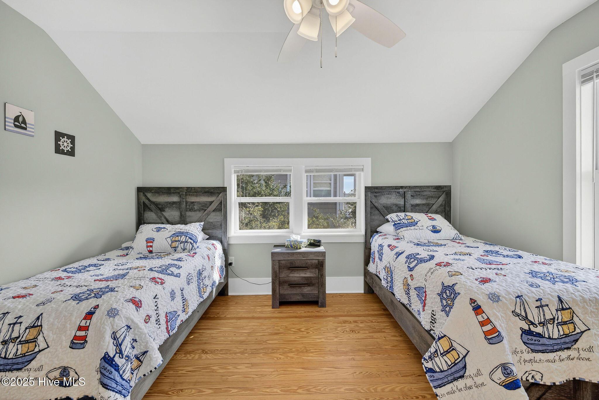 100543677 | Photo 37