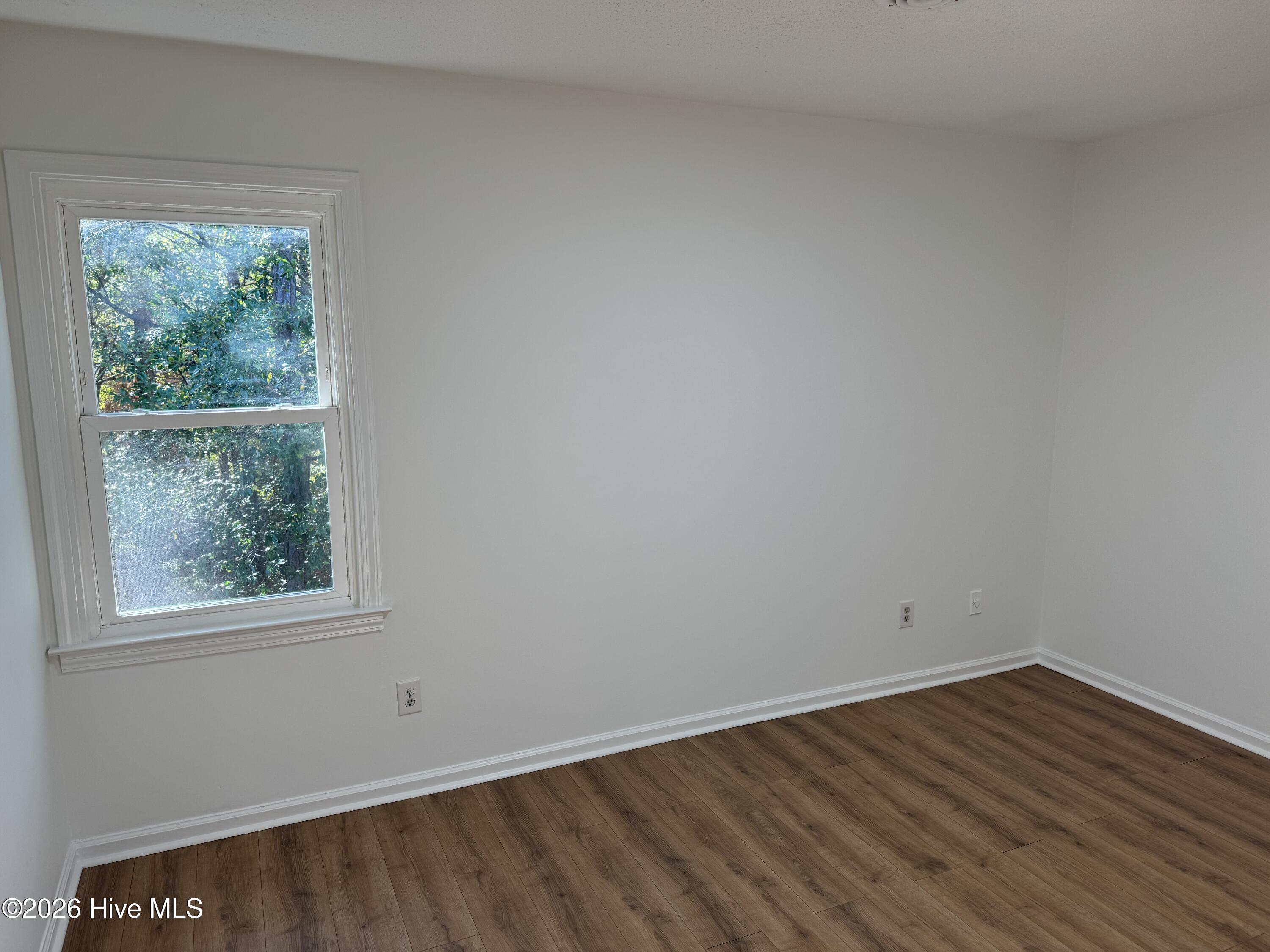 100547107 | Photo 23