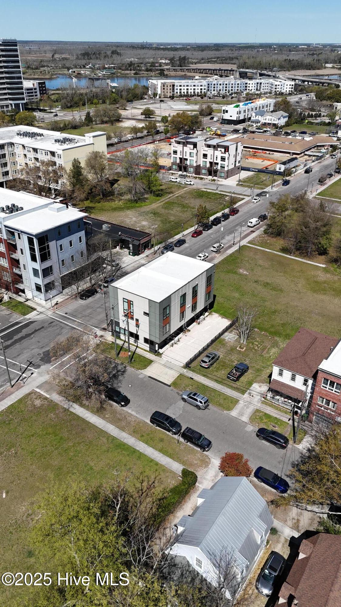 100543884 | Photo 46