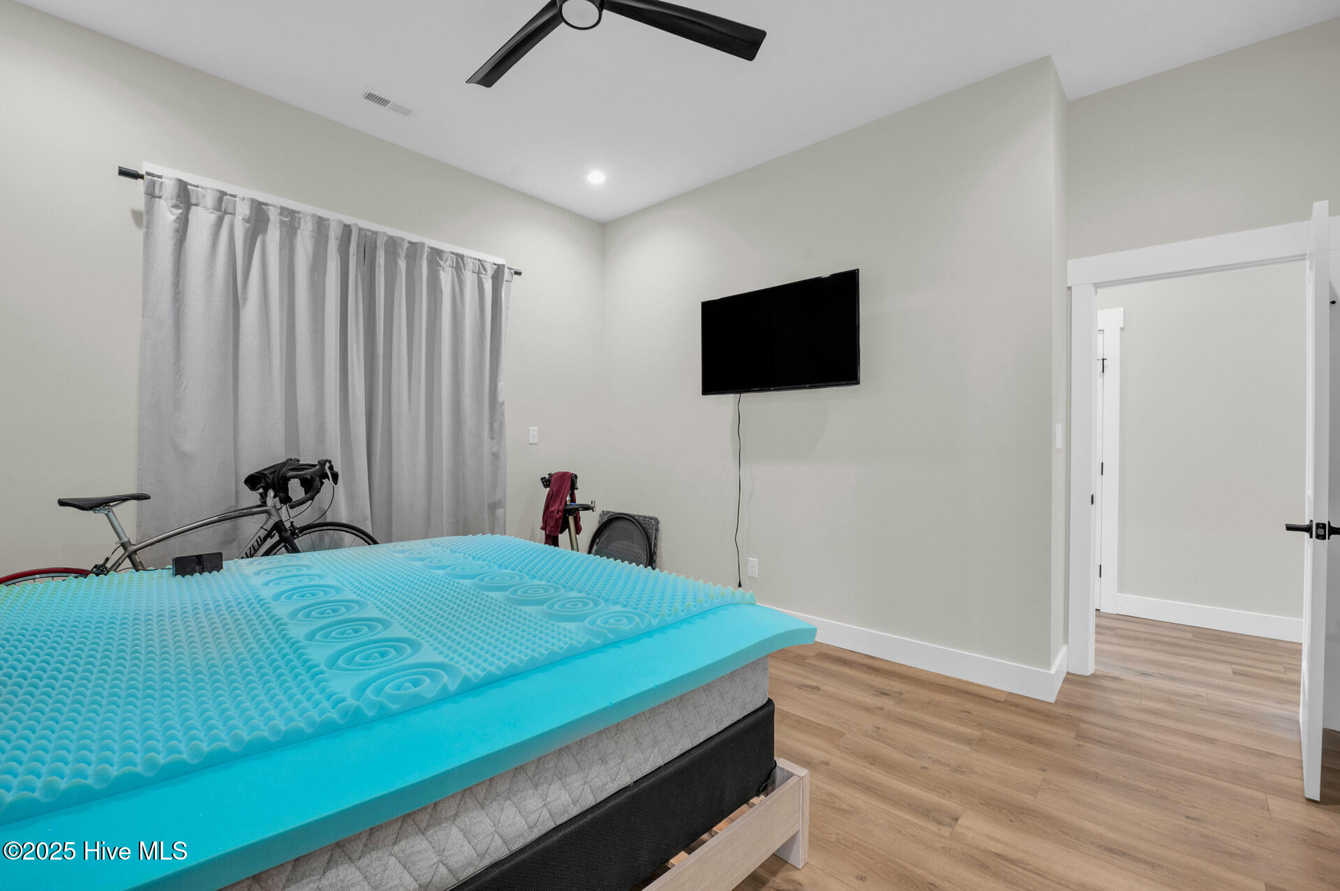 100539470 | Photo 25