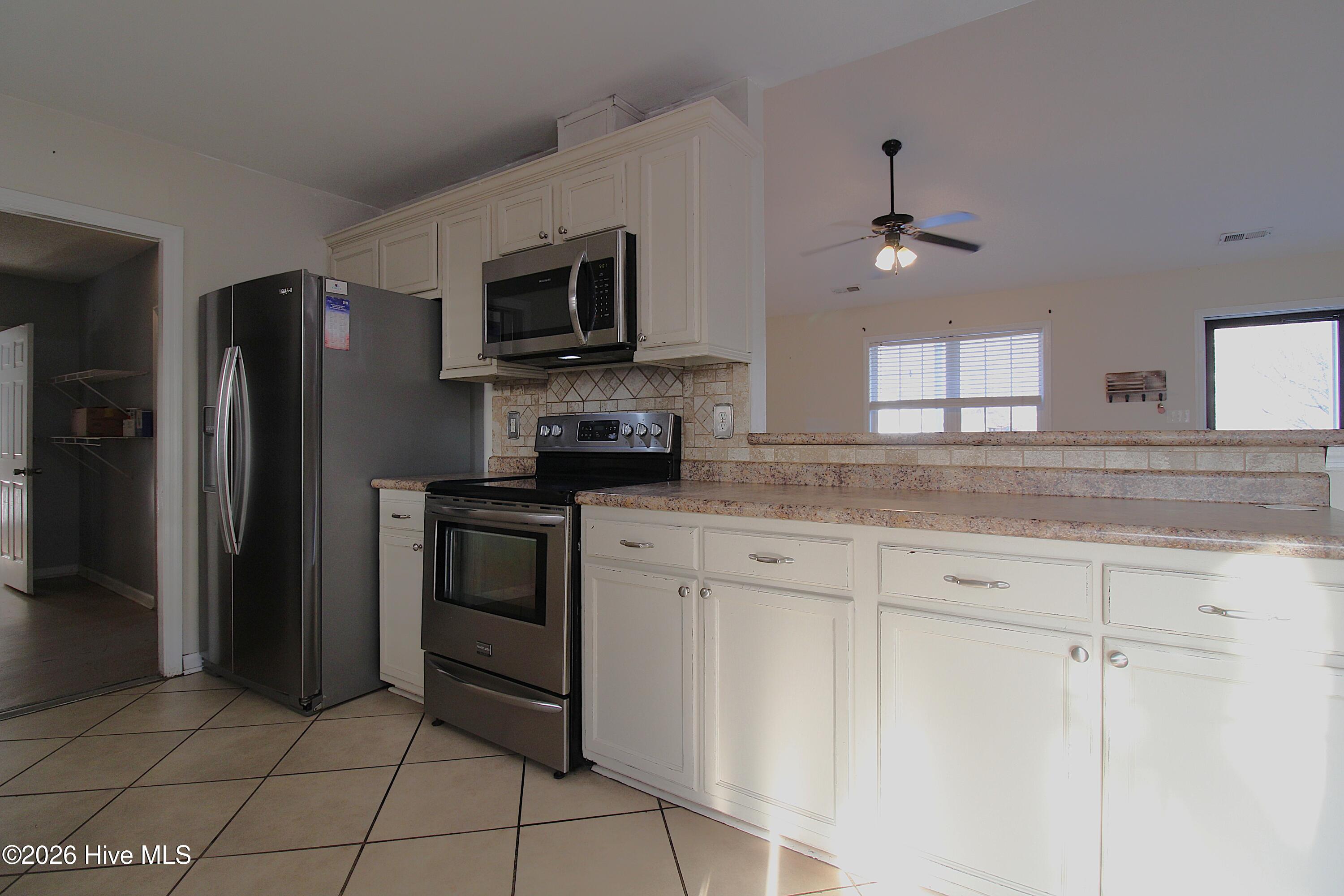 100558935 | Photo 14