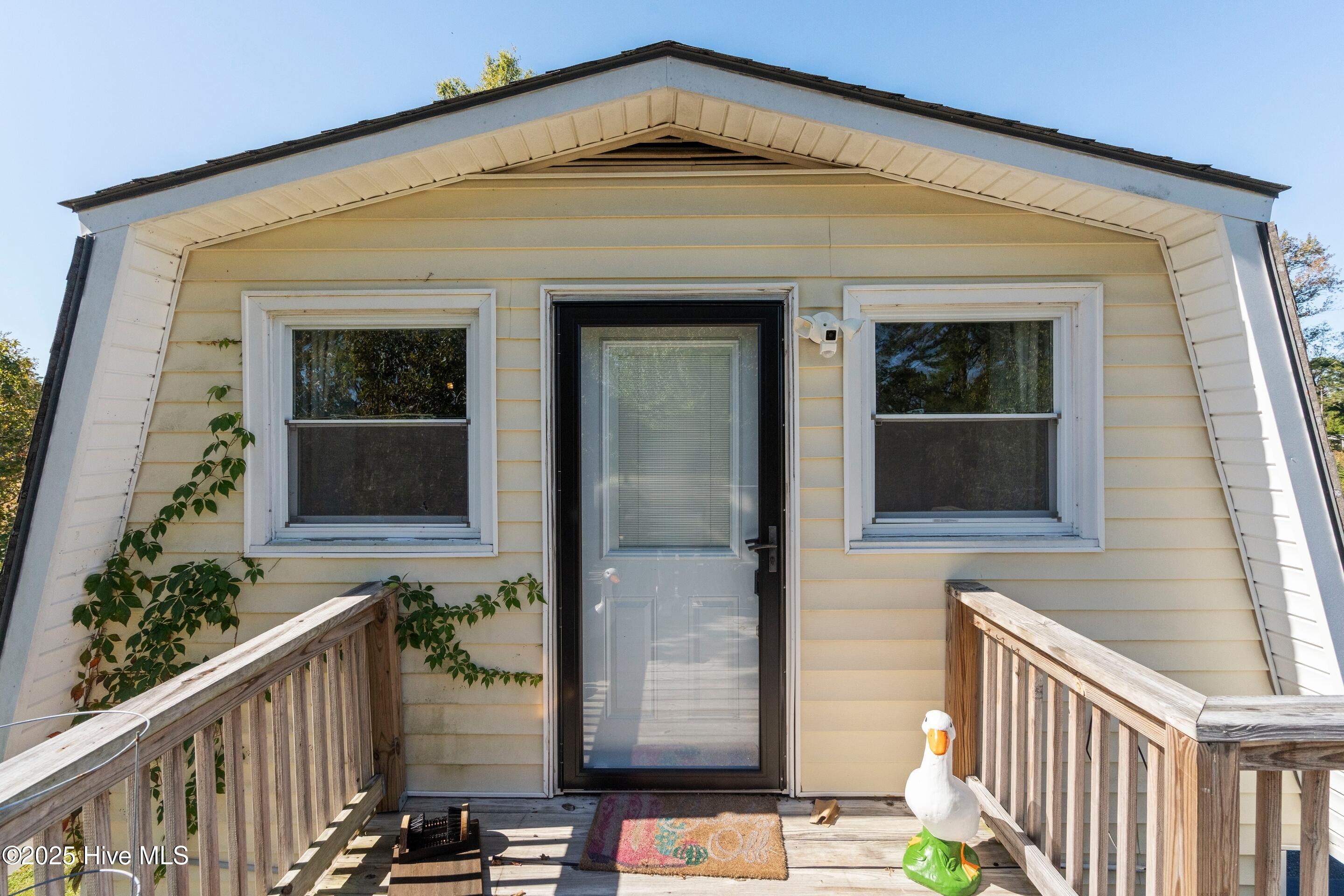 100563902 | Photo 15