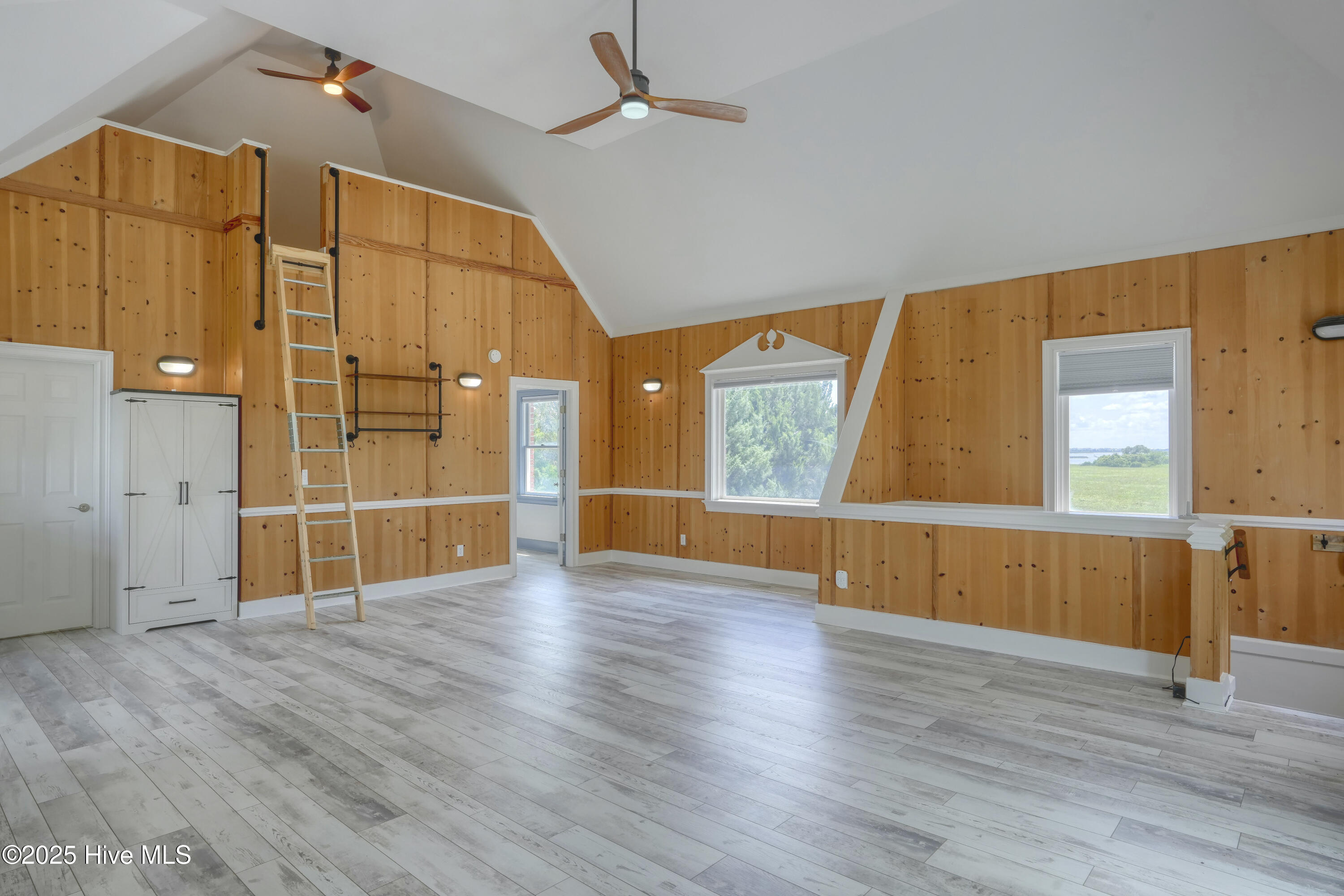 100512986 | Photo 61