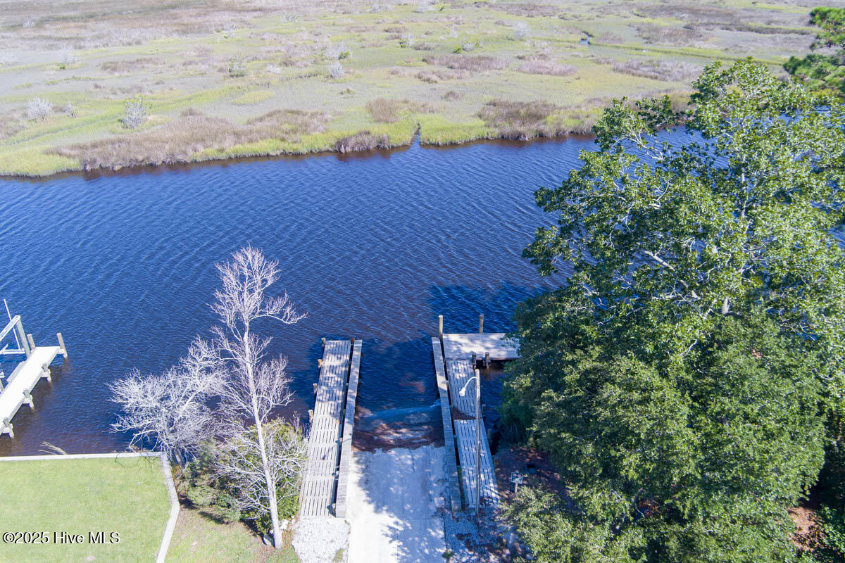 100534279 | Photo 38