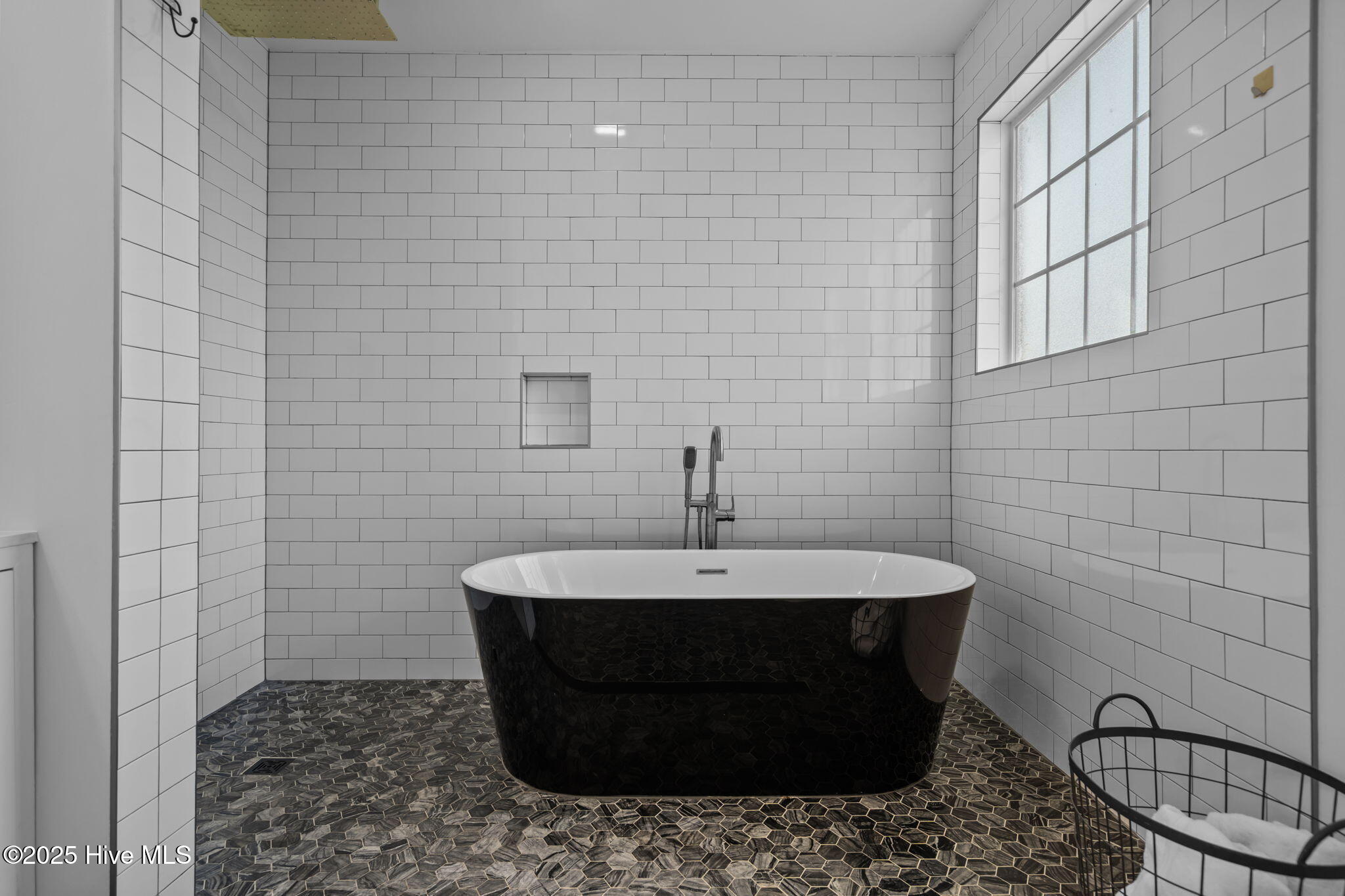 100547166 | Photo 21