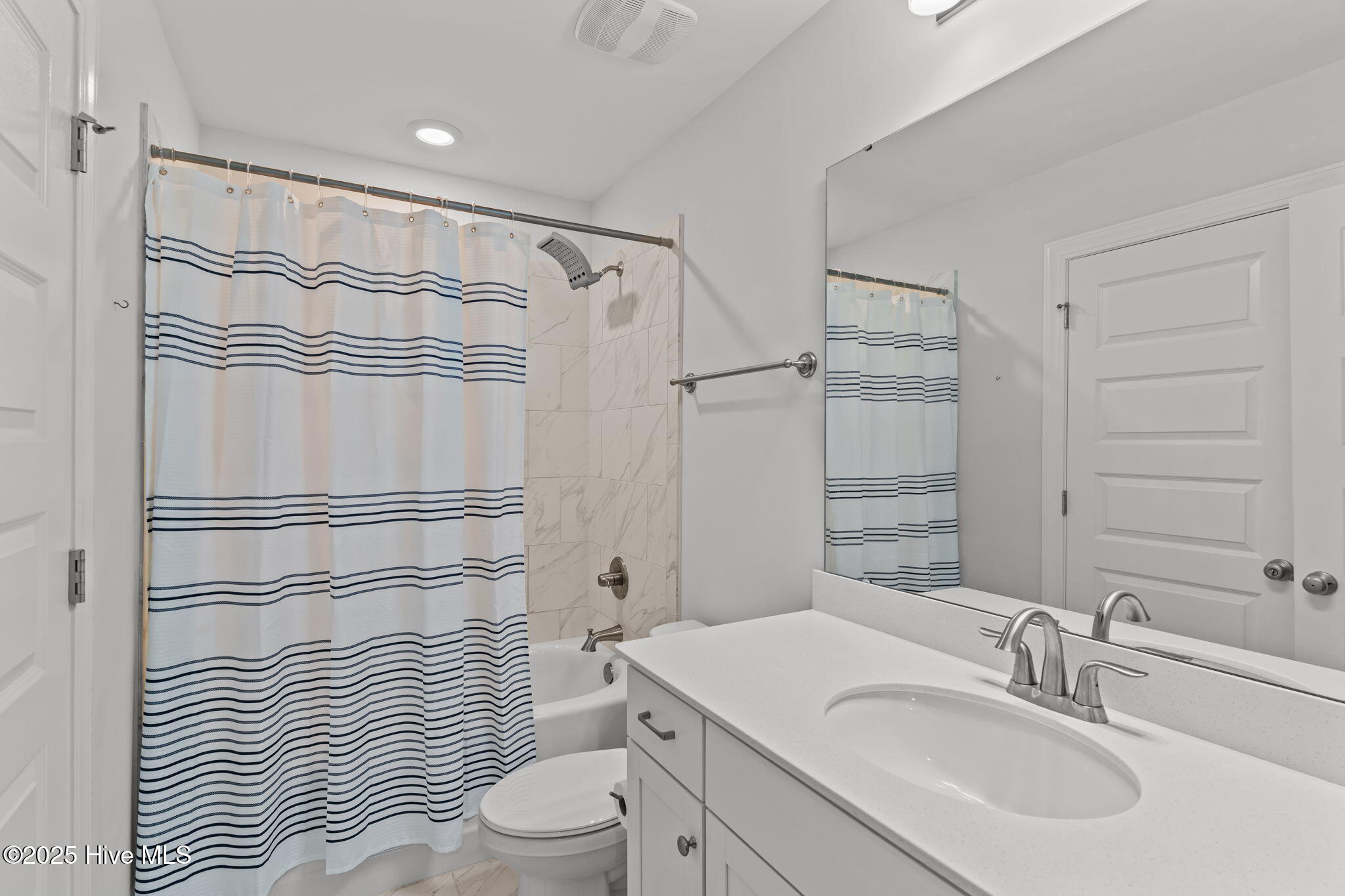 100525303 | Photo 48