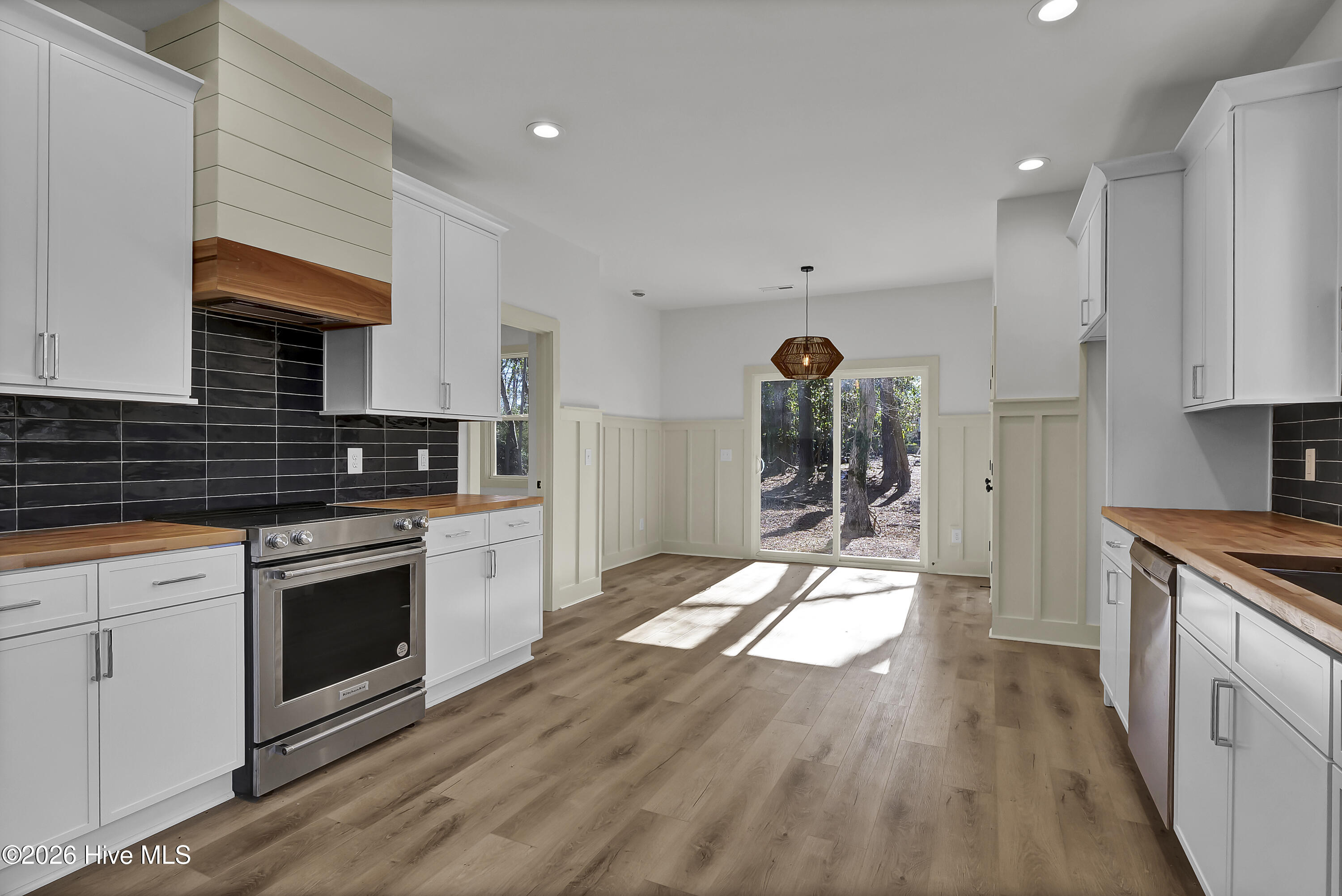 100549345 | Photo 11