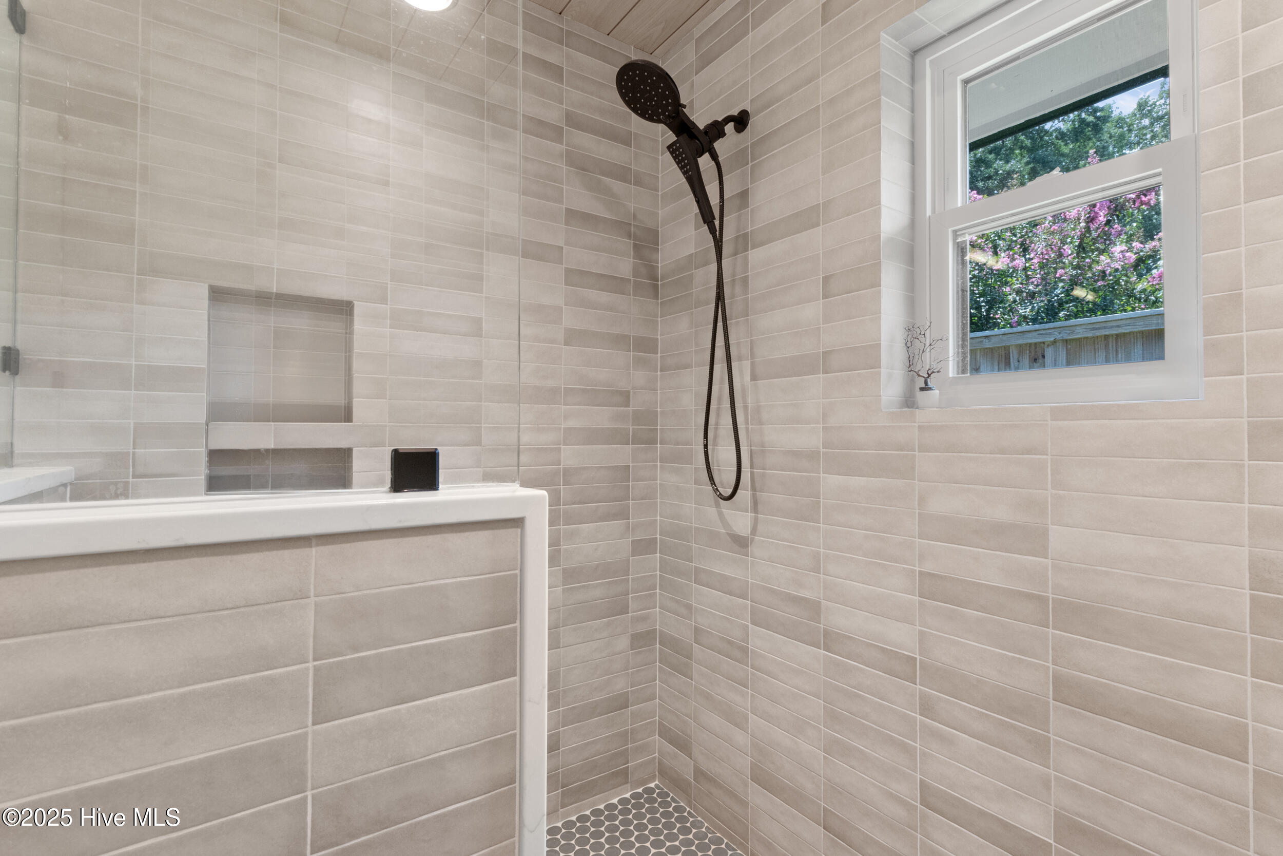 100551660 | Photo 22