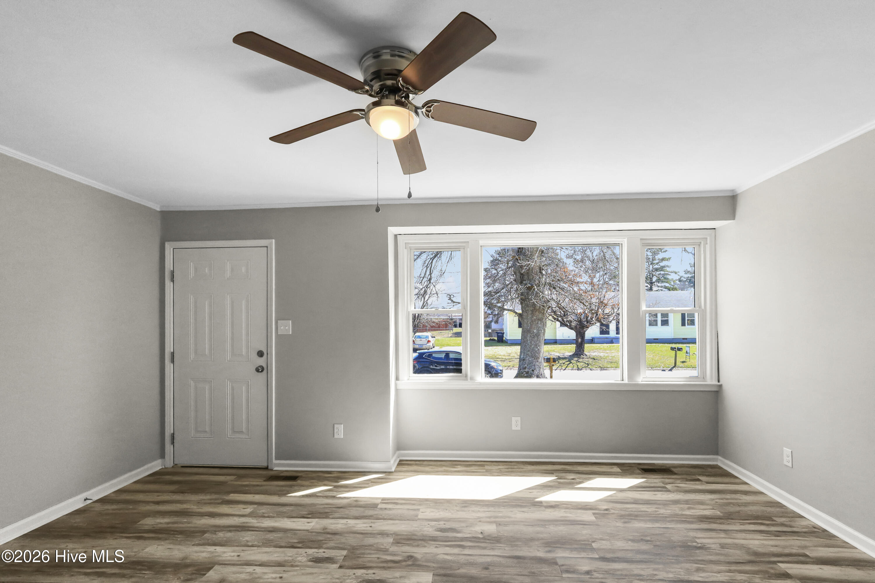 100560187 | Photo 36