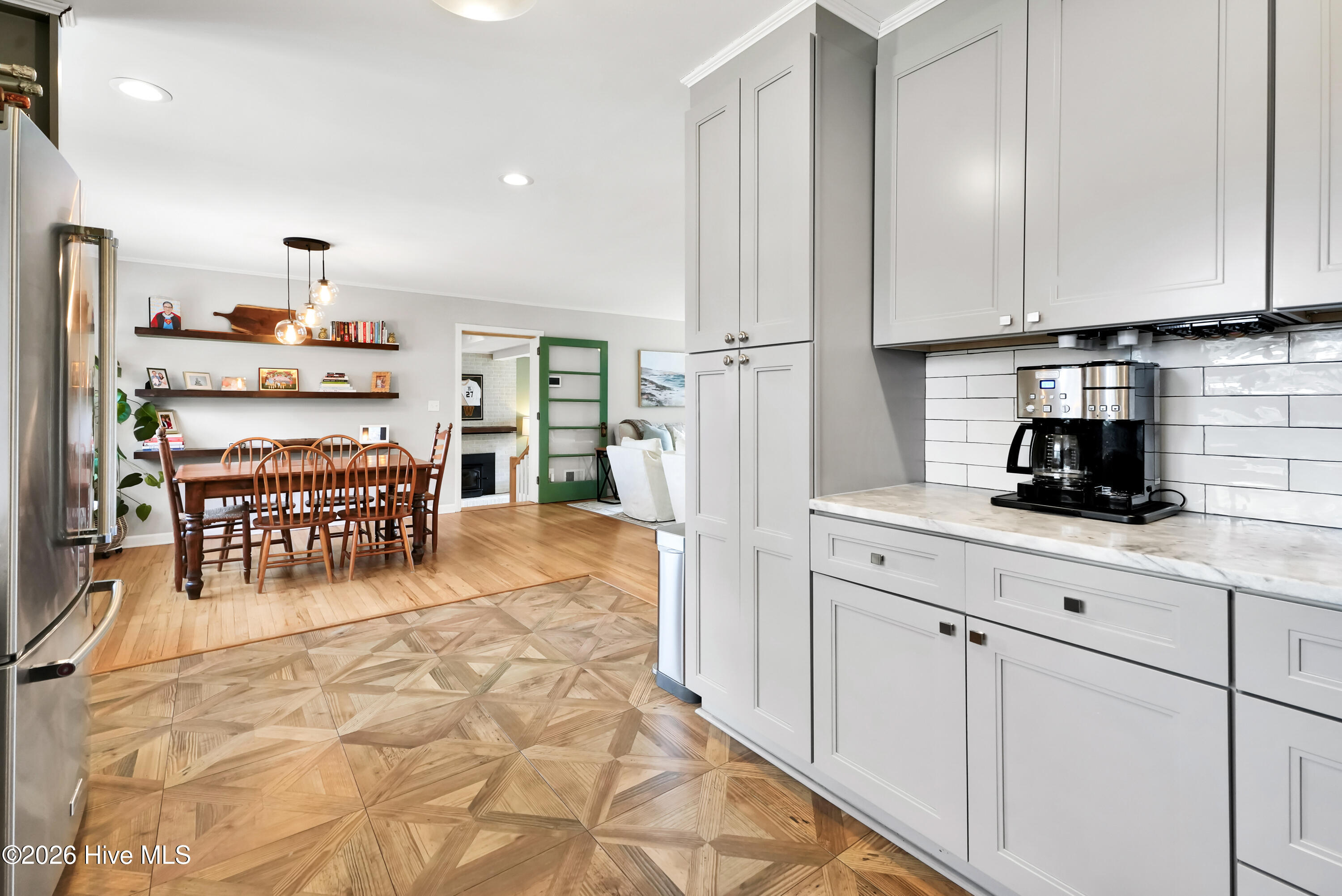 100557900 | Photo 11