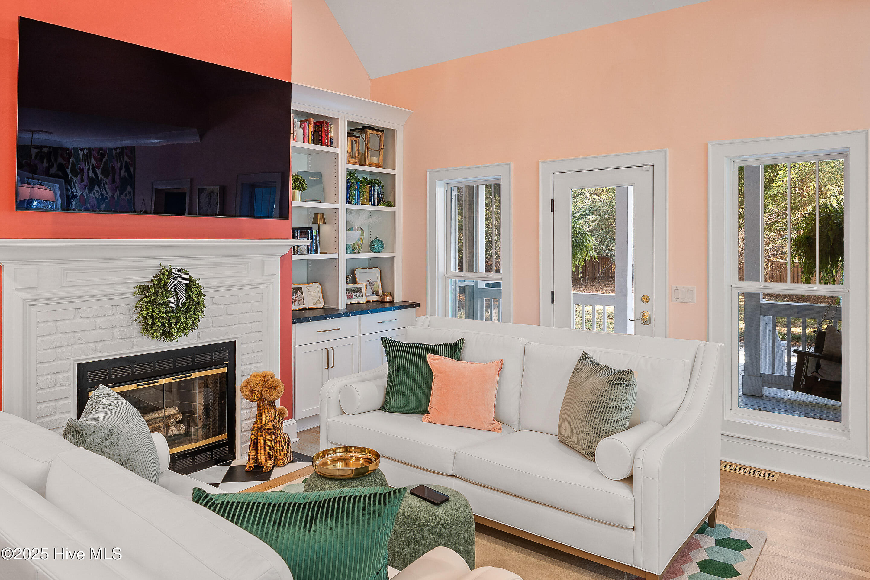 100542348 | Photo 17