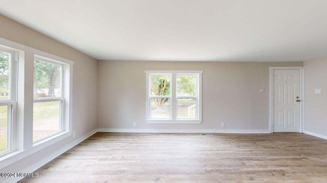 100586974 | Photo 21