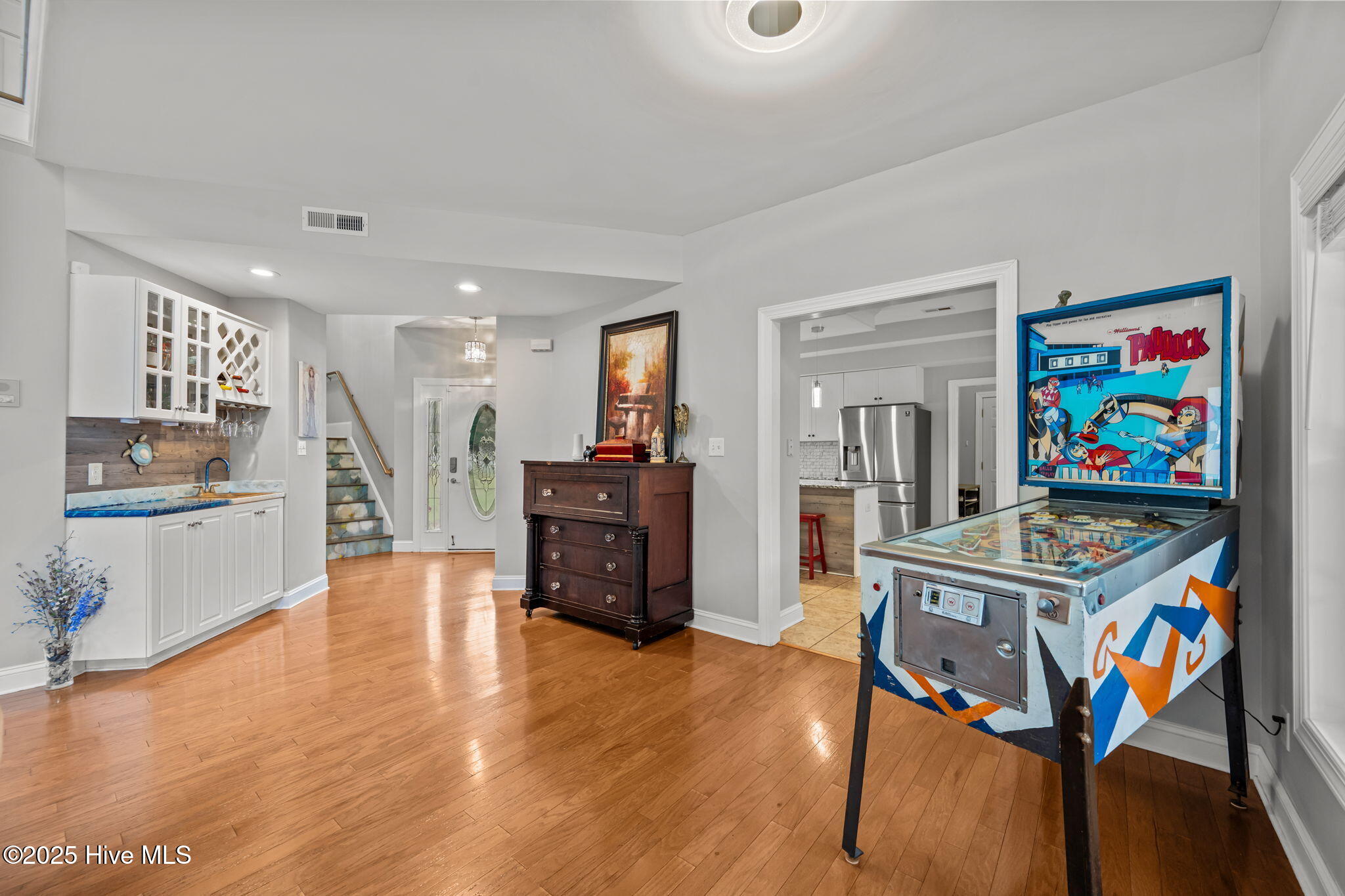 100524687 | Photo 16