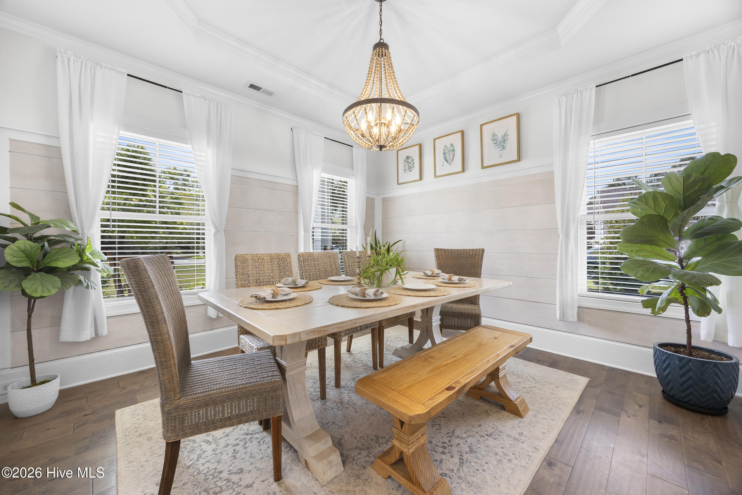 100565893 | Photo 10