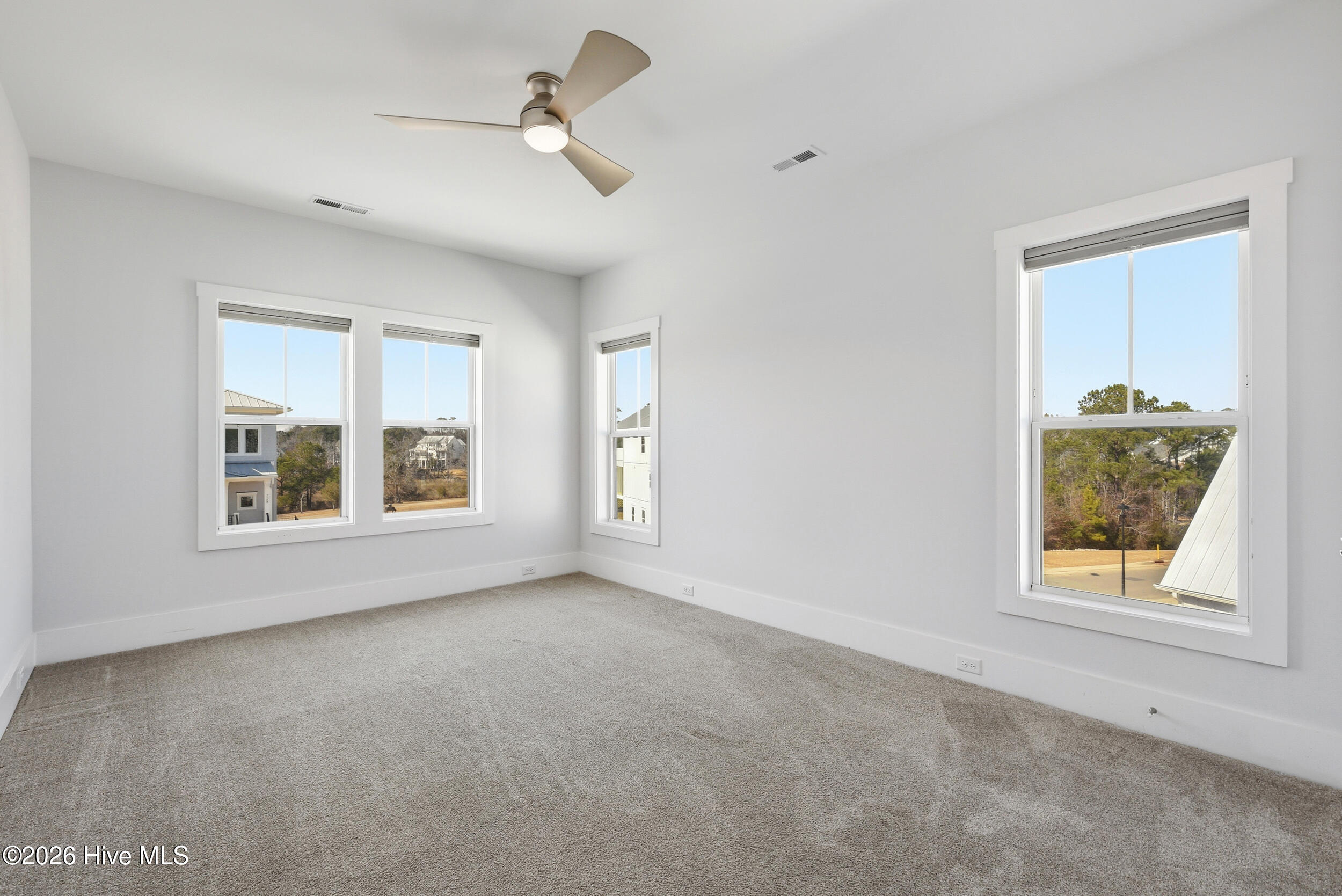 100553970 | Photo 35