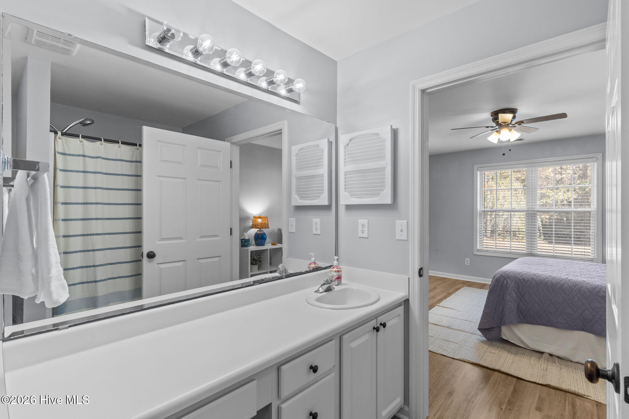 100549050 | Photo 23