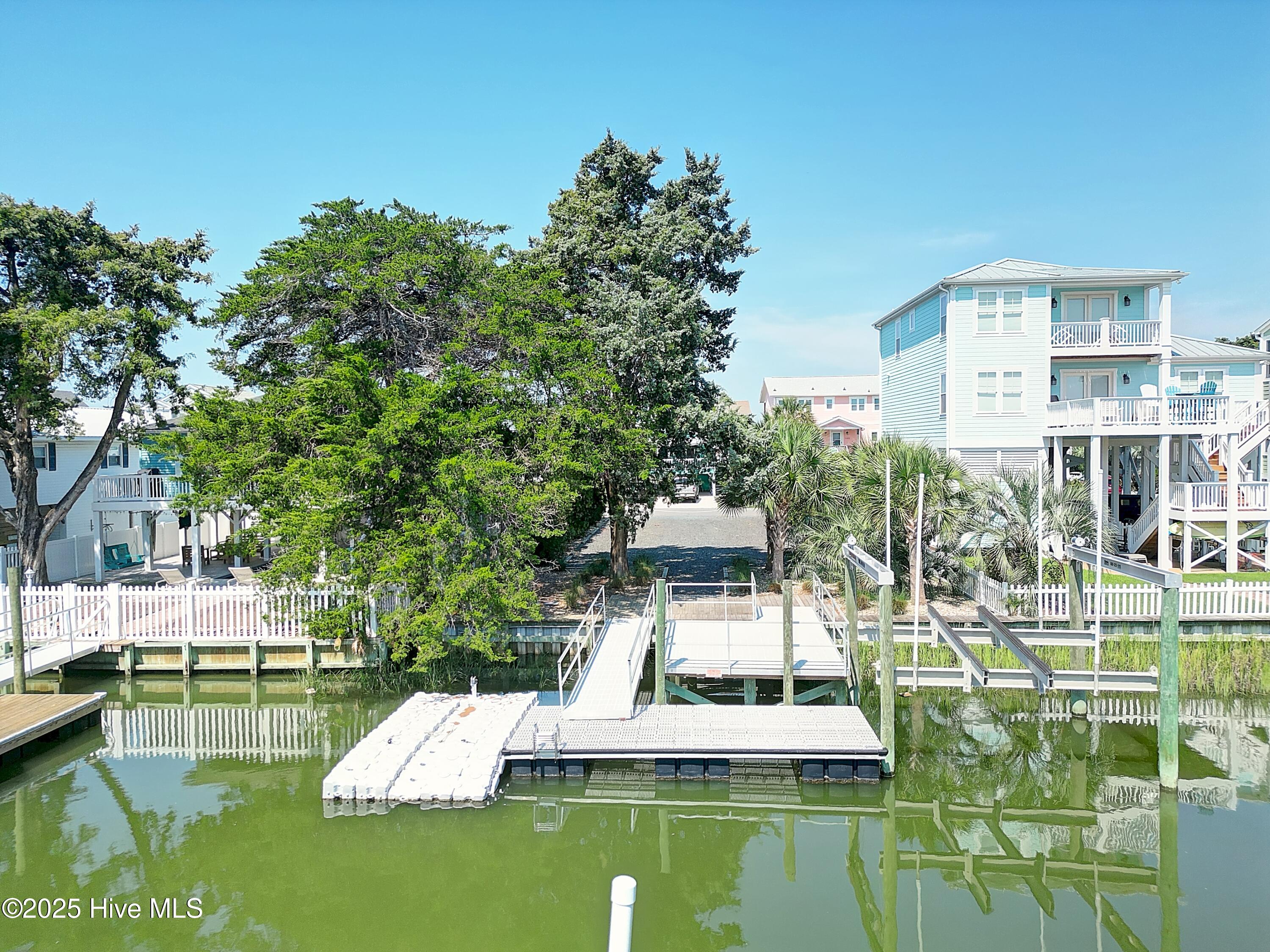 100521655 | Photo 14