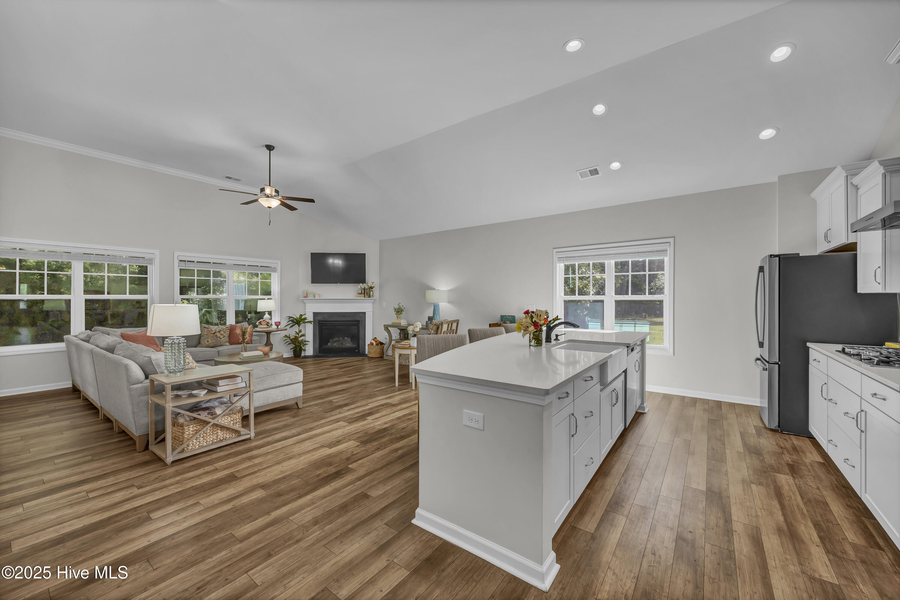 100532723 | Photo 17