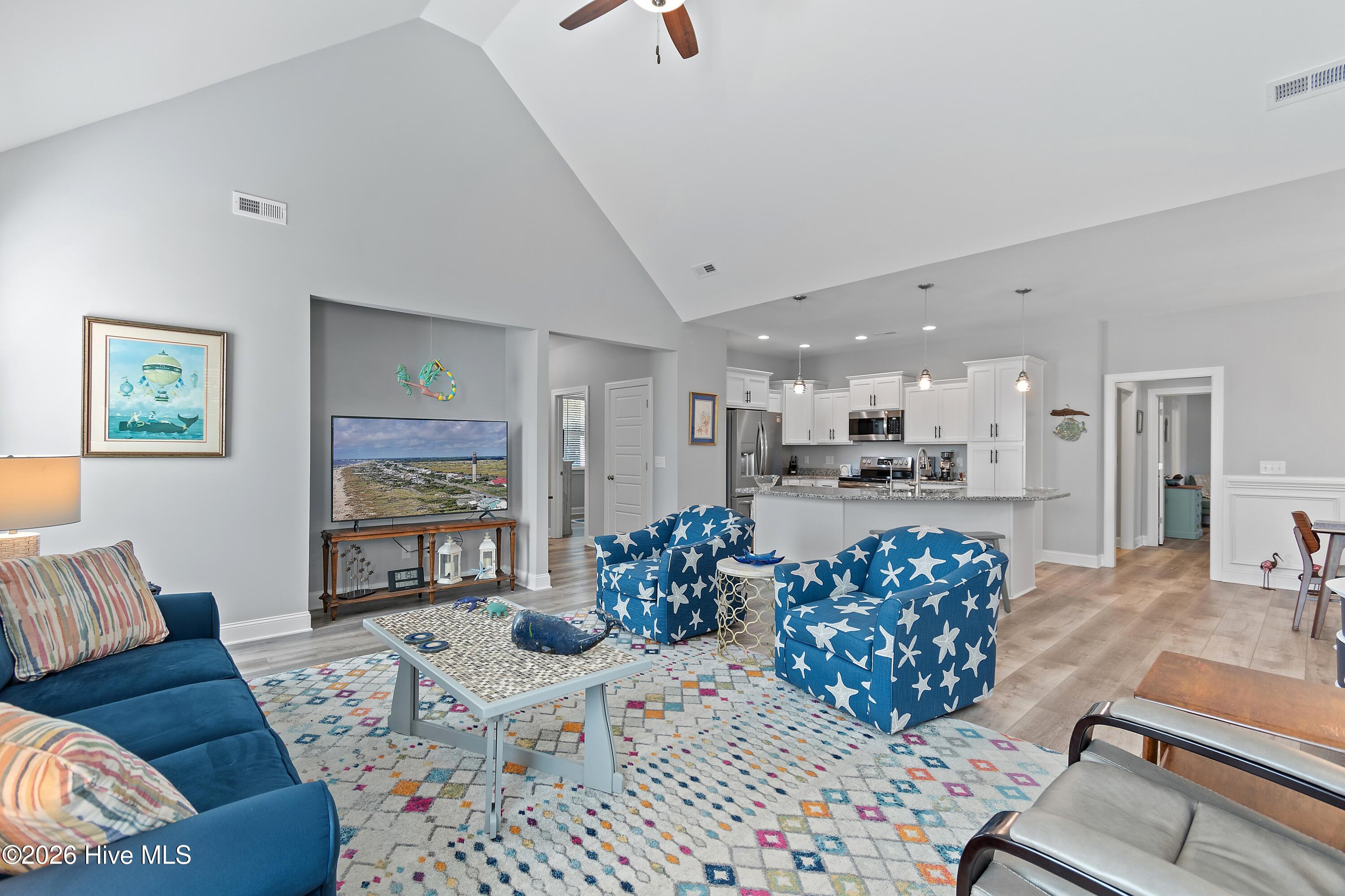 100568051 | Photo 16