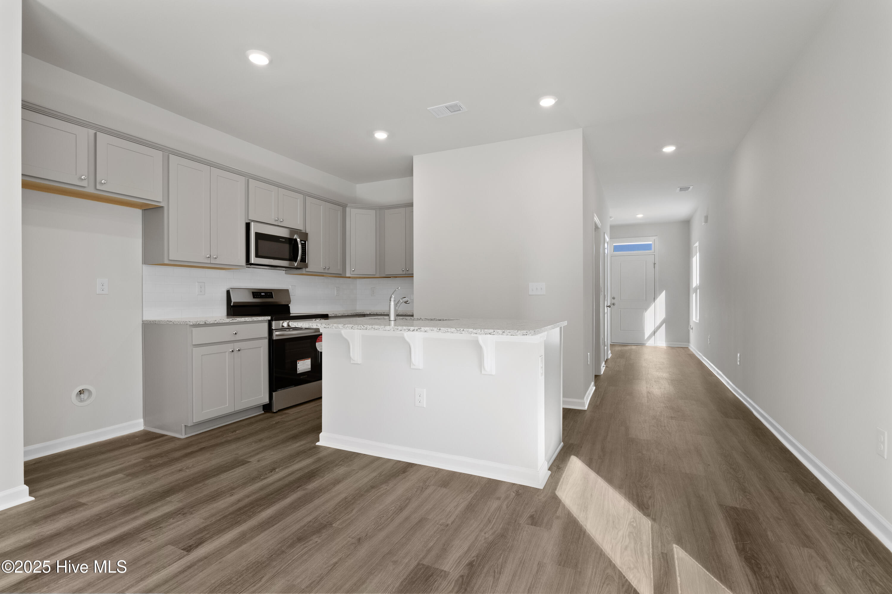 100536968 | Photo 14