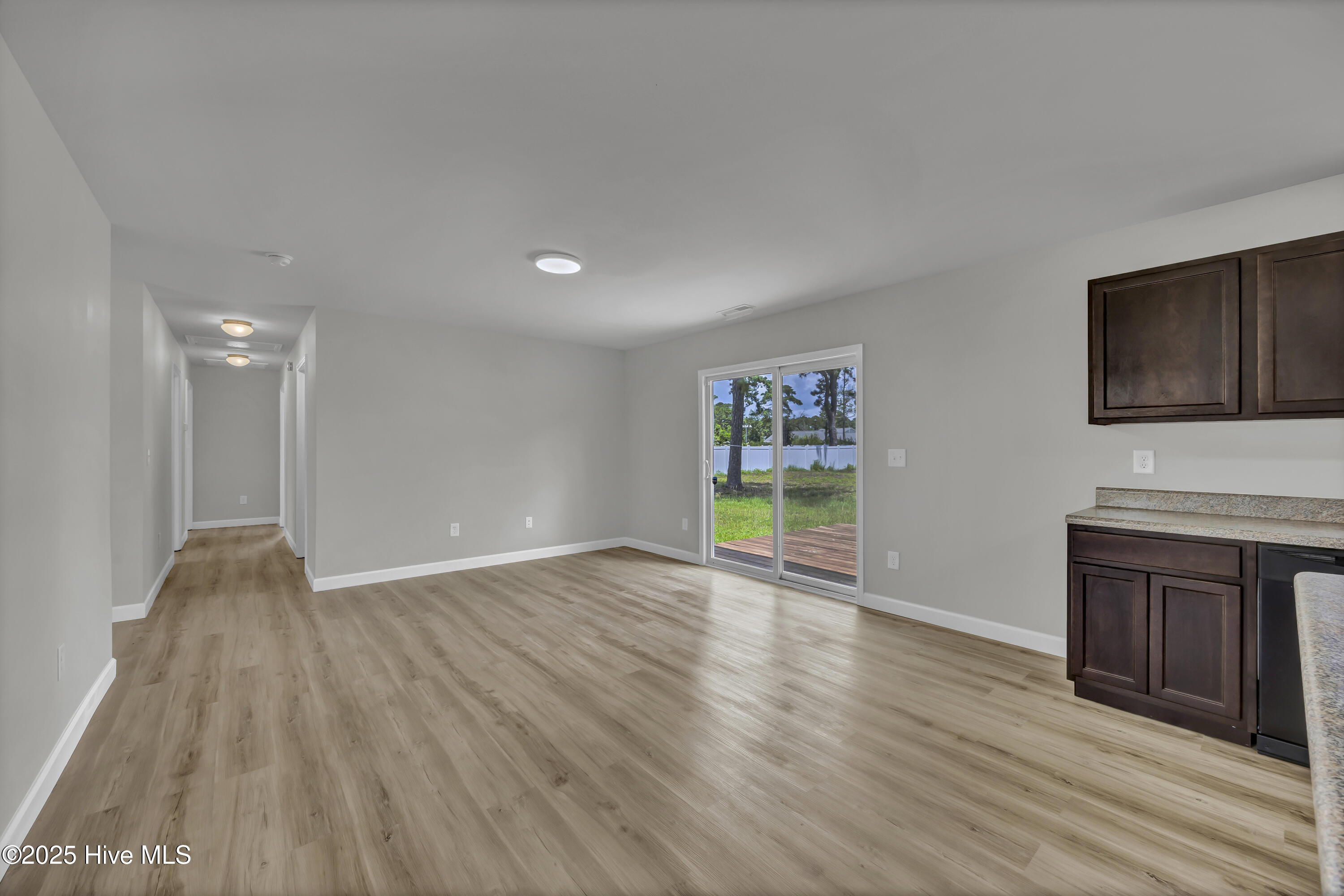 100518131 | Photo 17