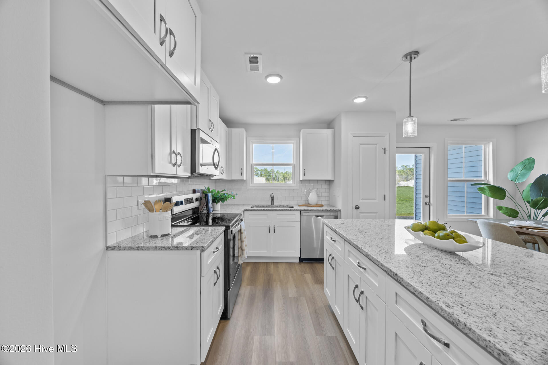 100564824 | Photo 19