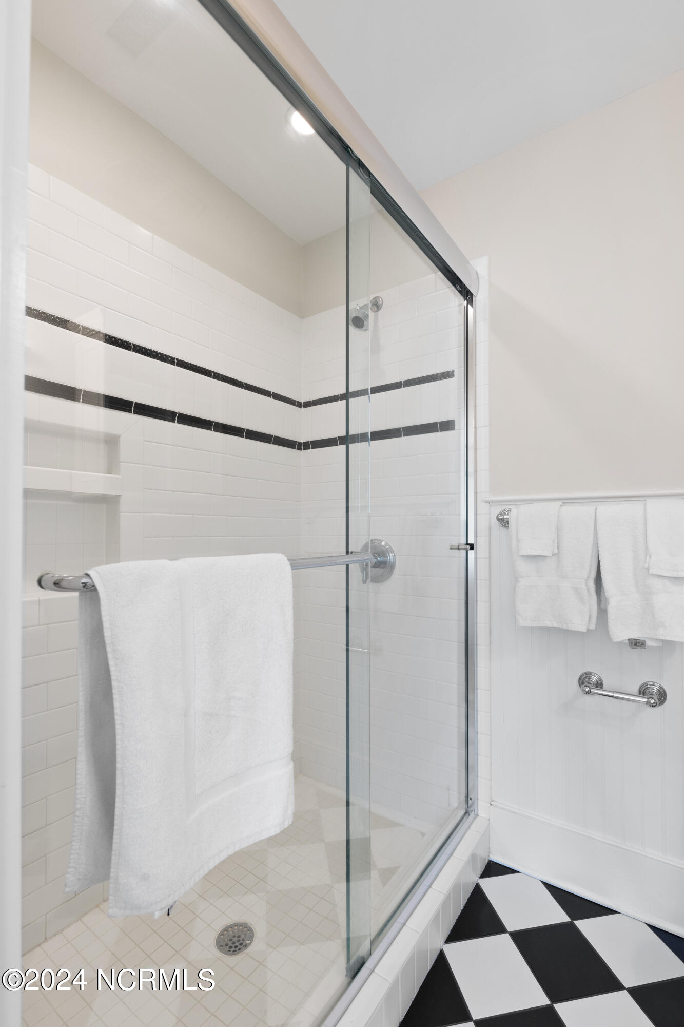 100468514 | Photo 33