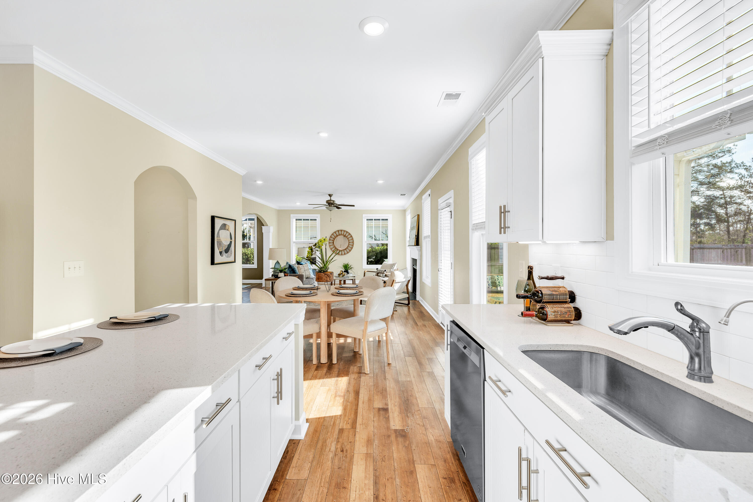 100548253 | Photo 23