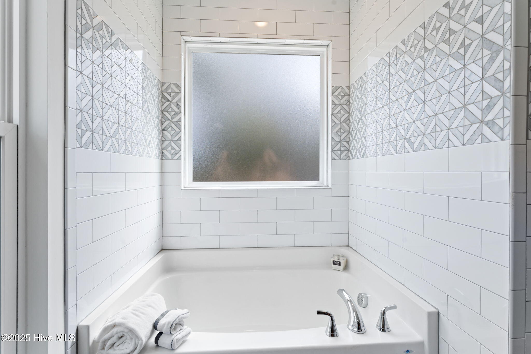 100528338 | Photo 29