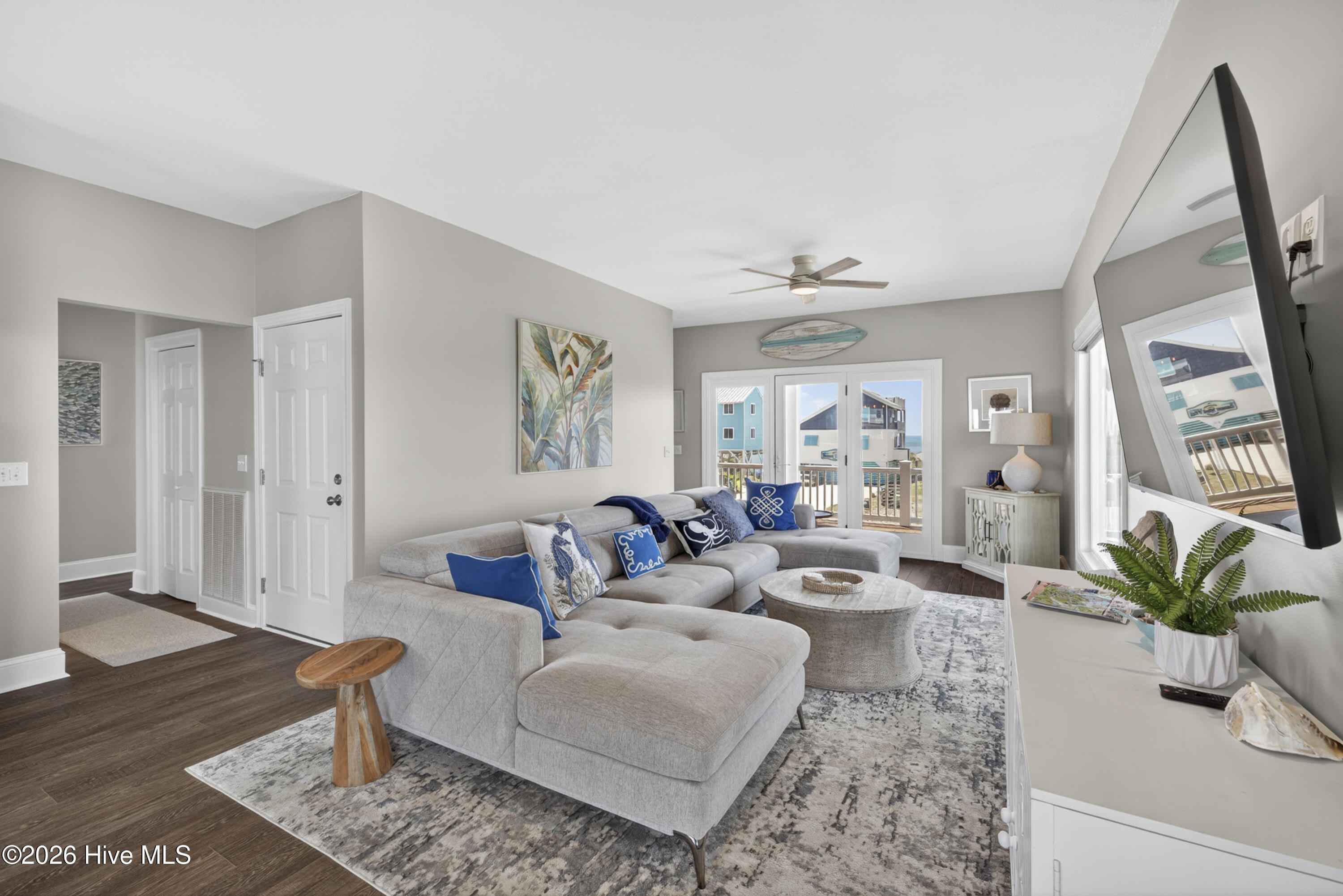 100568247 | Photo 32