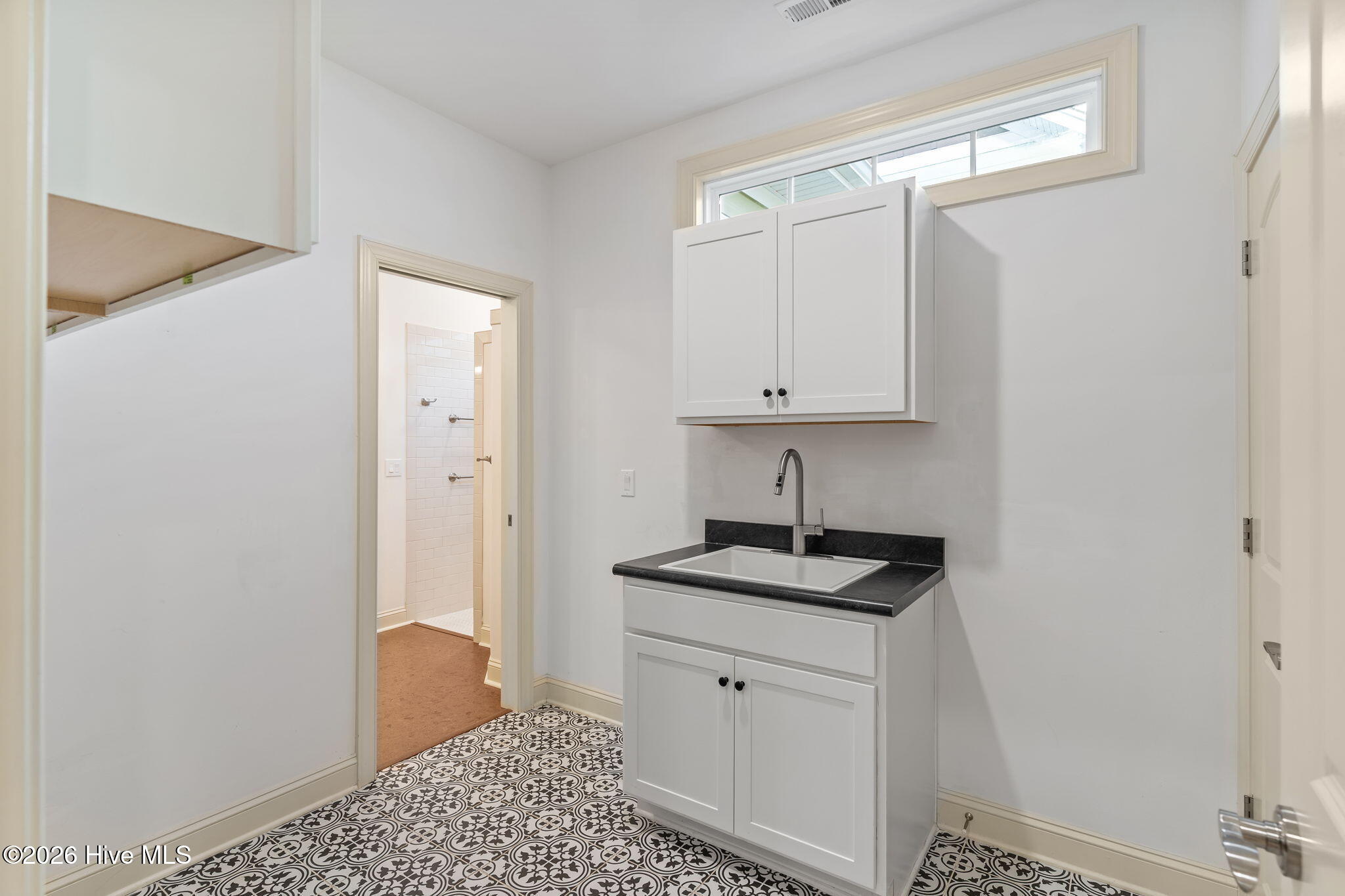 100566700 | Photo 28