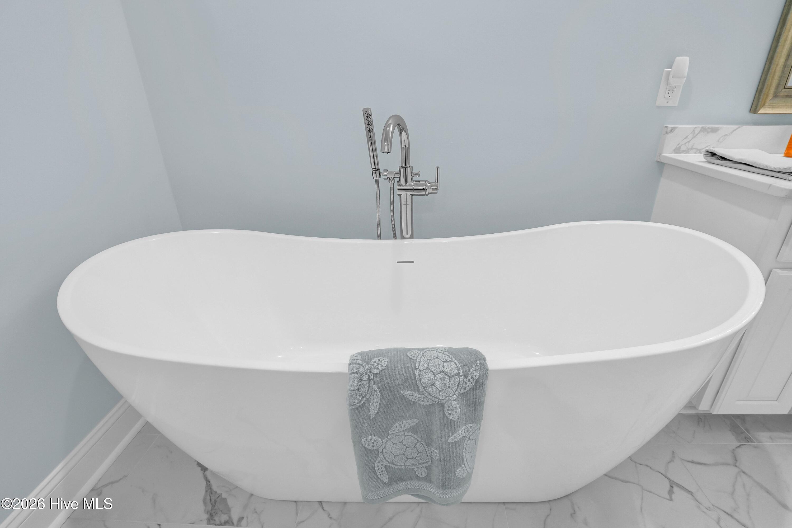 100567806 | Photo 32