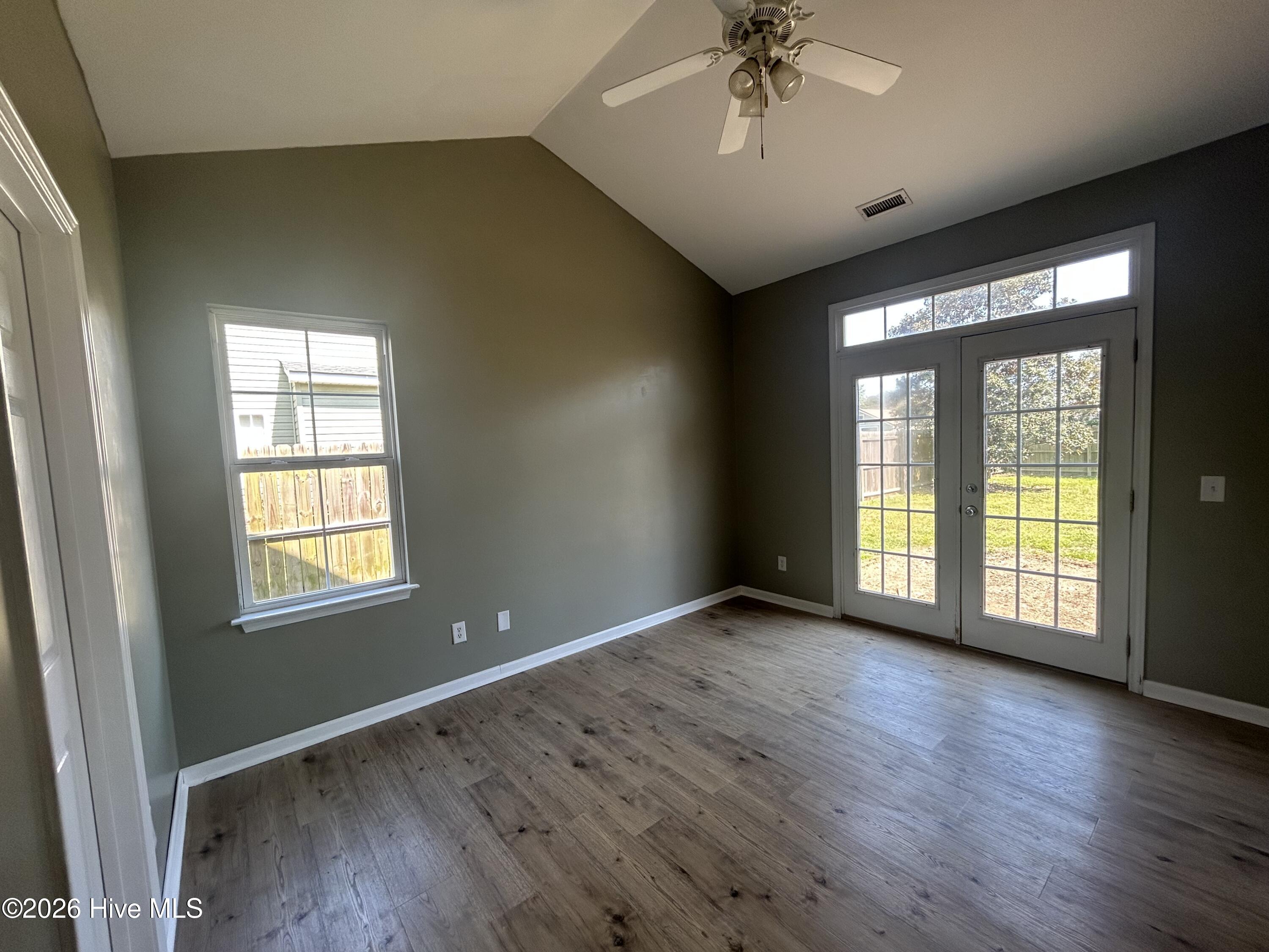 100556646 | Photo 17