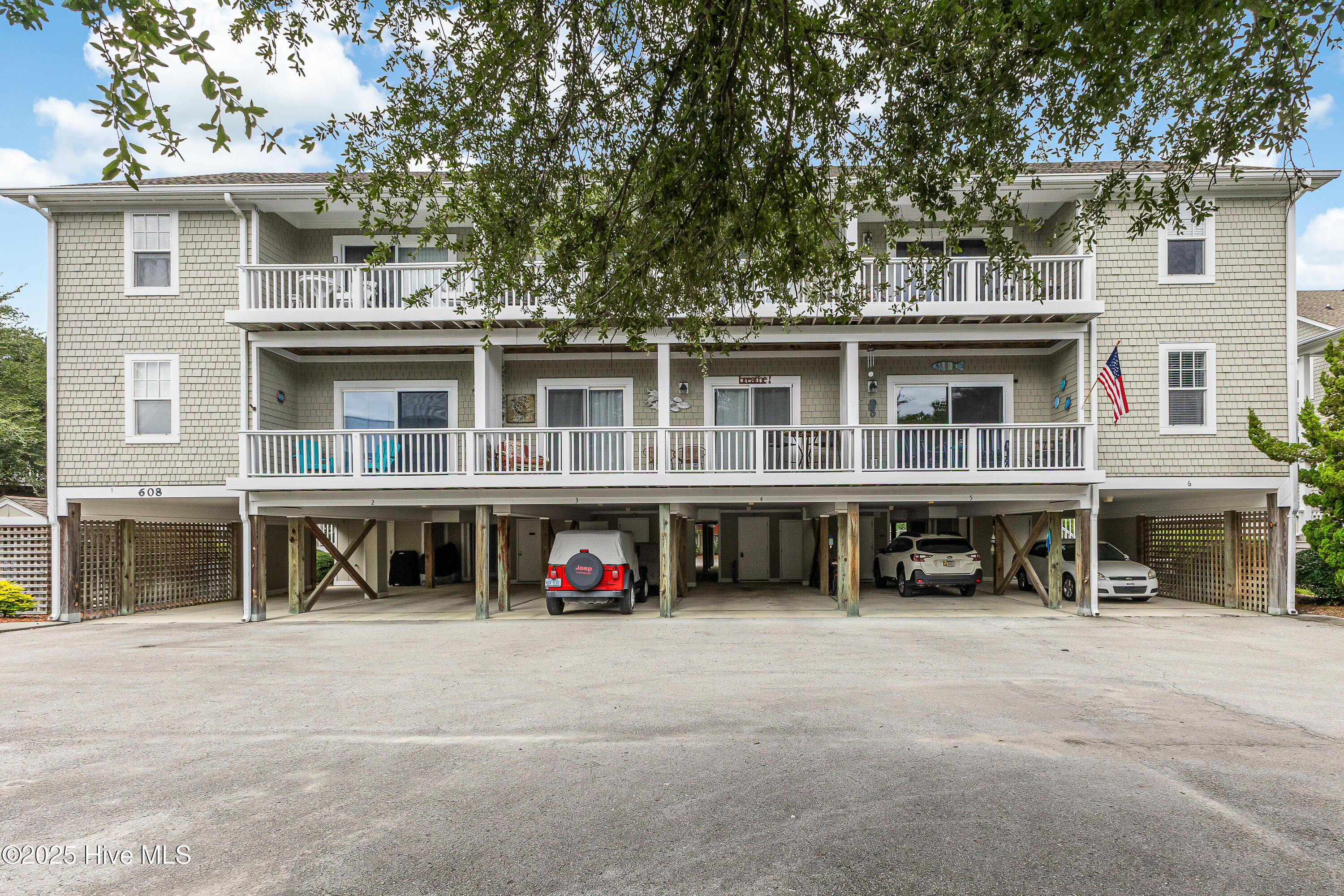 100528014 | Photo 26