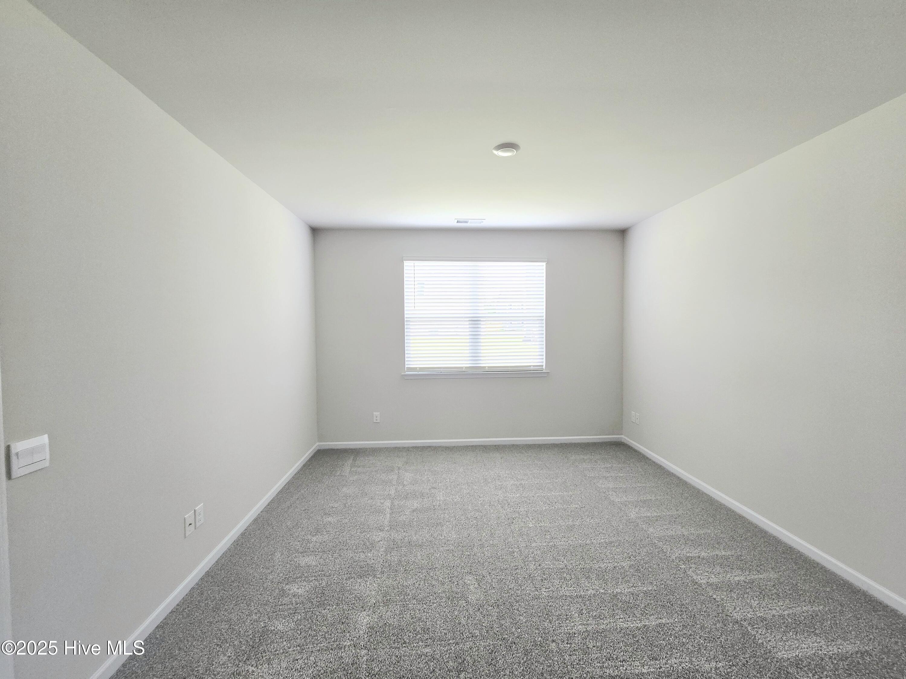 100570379 | Photo 13