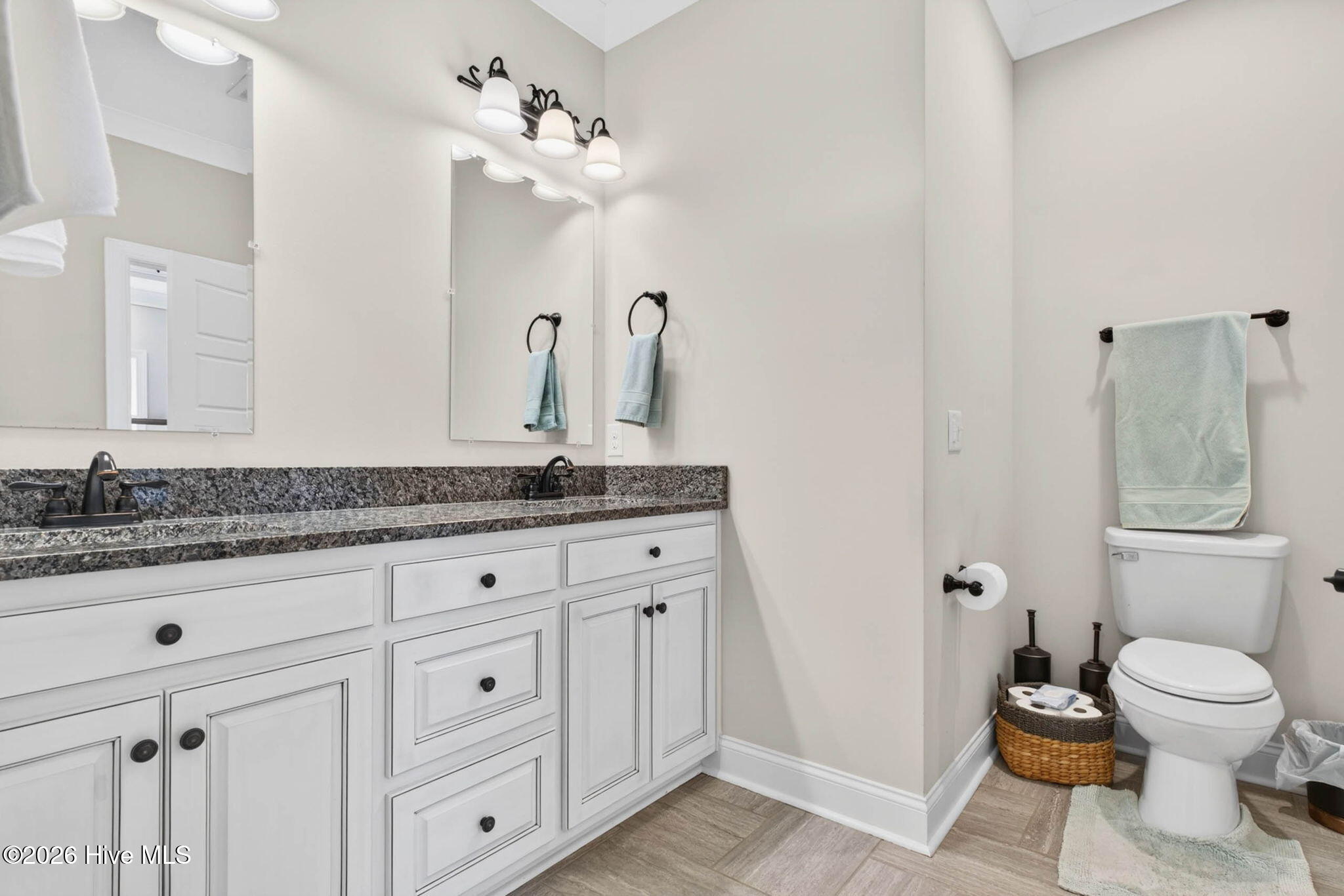 100568136 | Photo 31