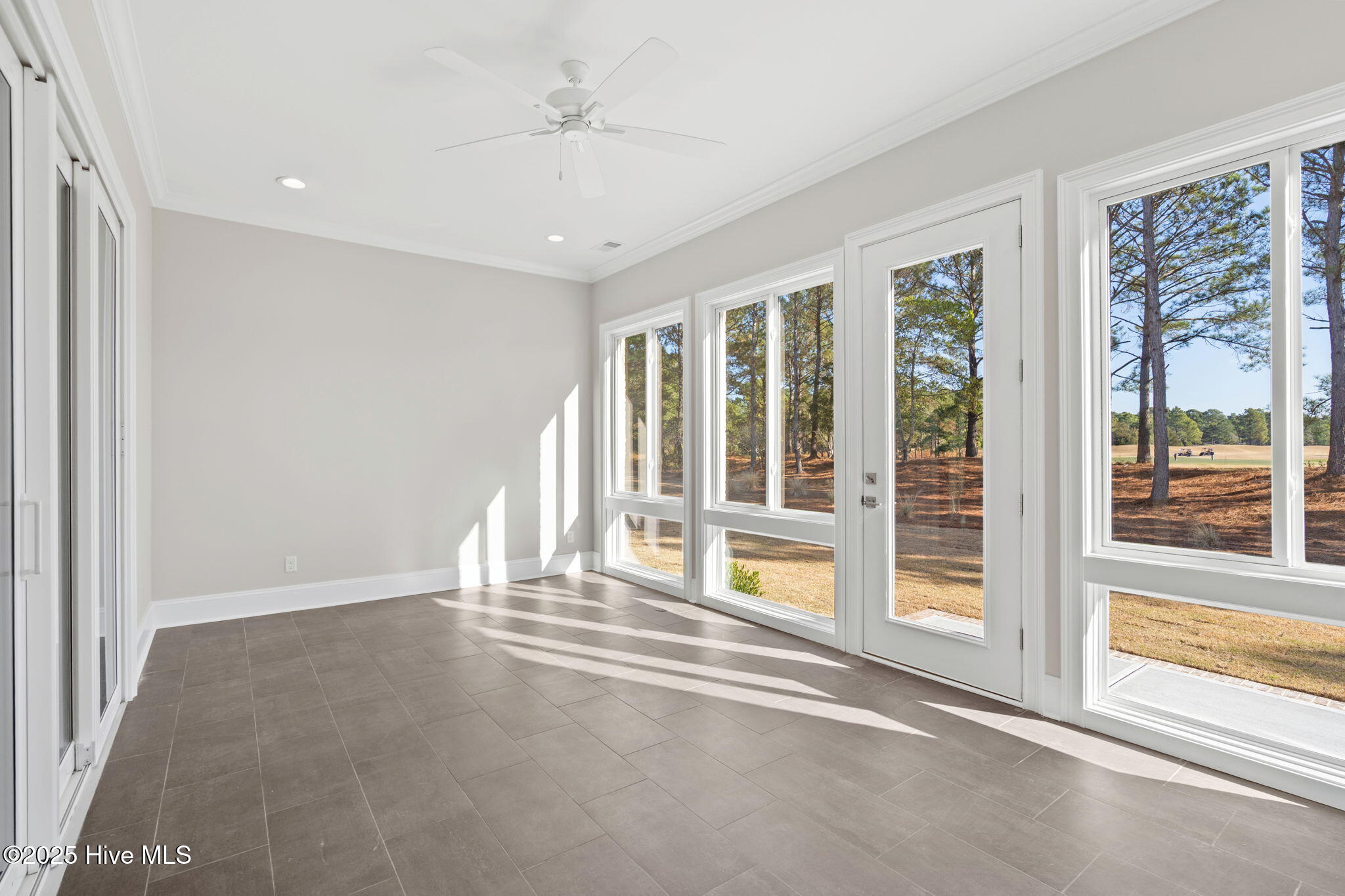 100525114 | Photo 21