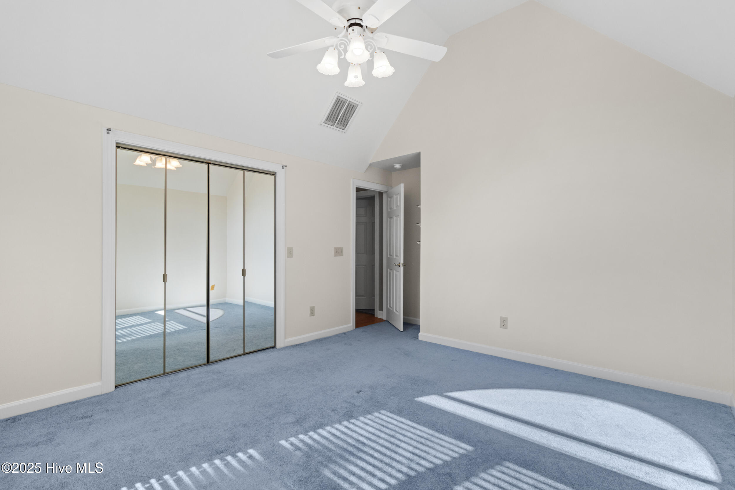 100531940 | Photo 43