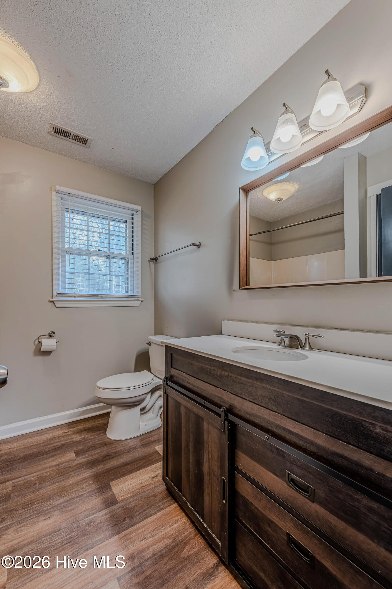 100549124 | Photo 35