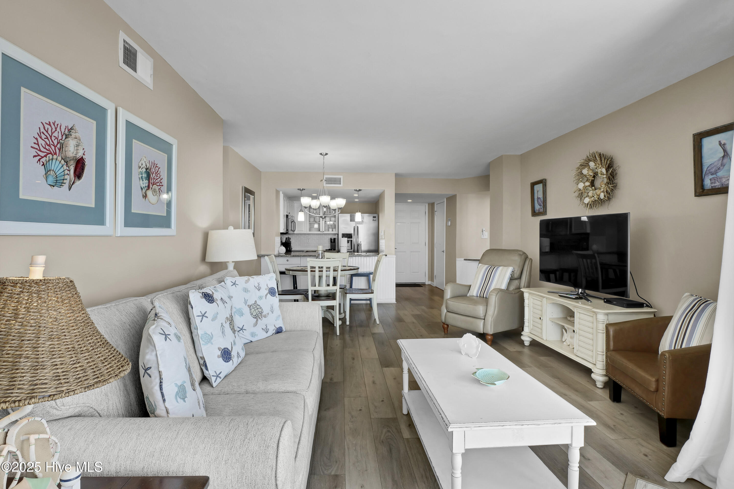 100520966 | Photo 11