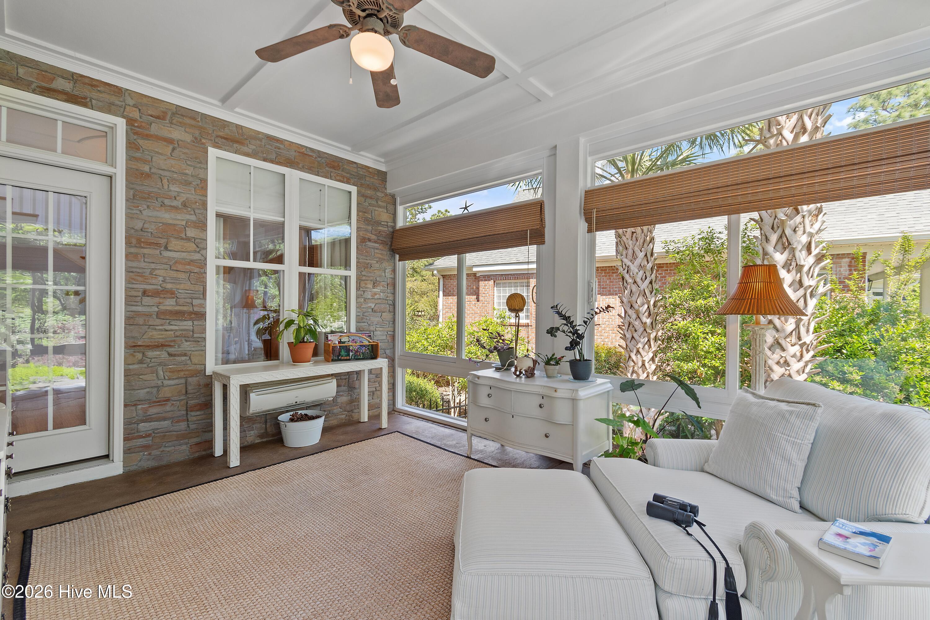 100567309 | Photo 41