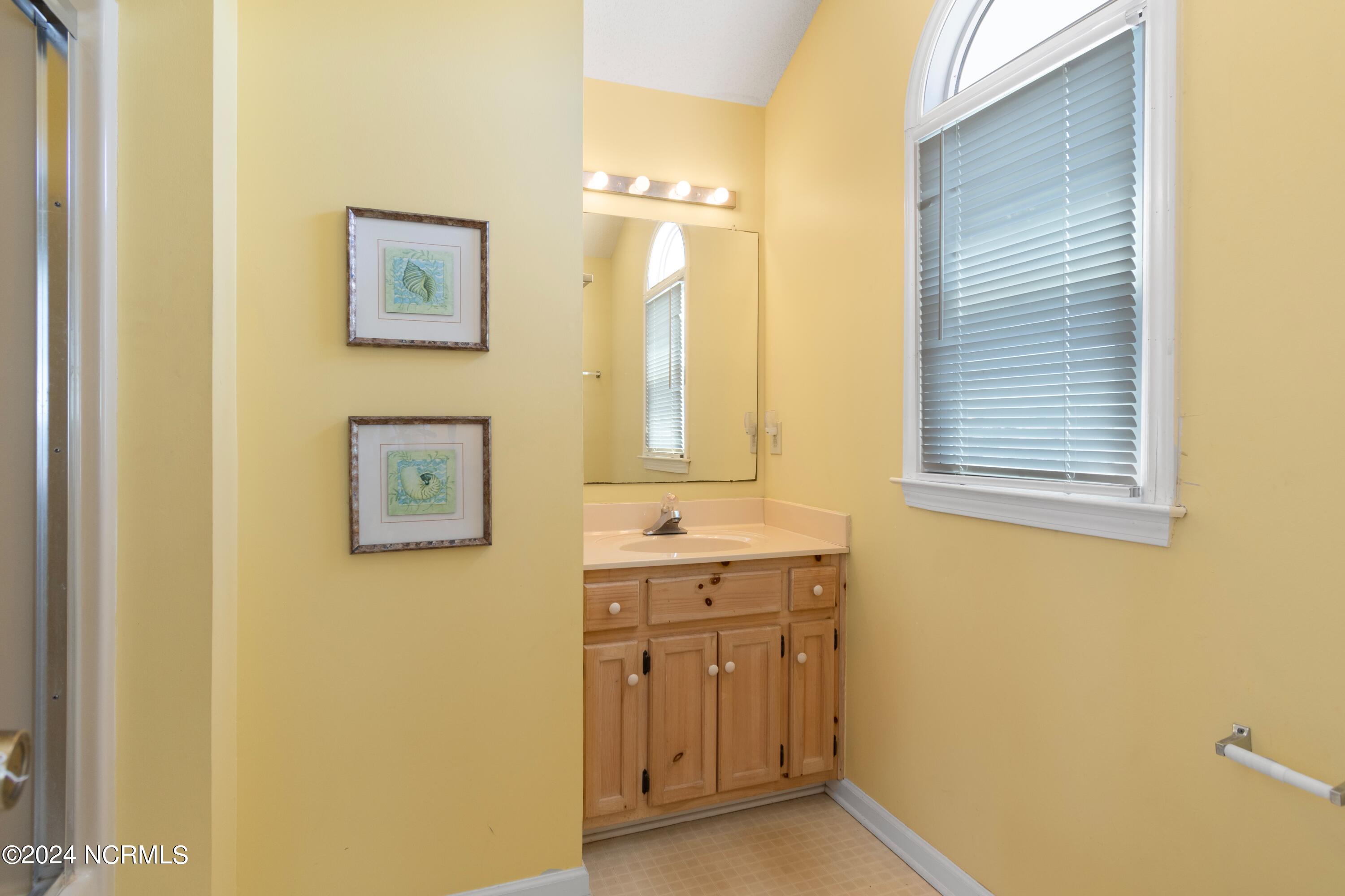 100440920 | Photo 37