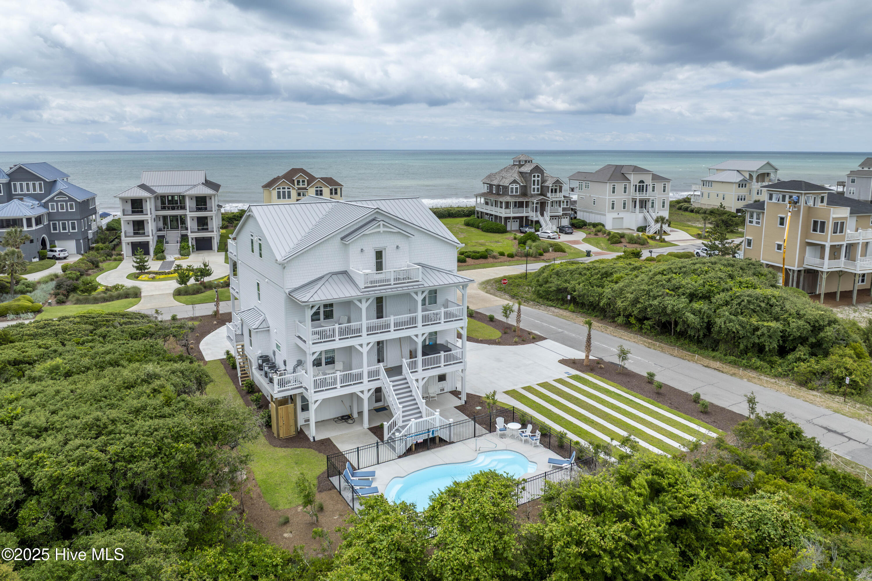 100510701 | Photo 75